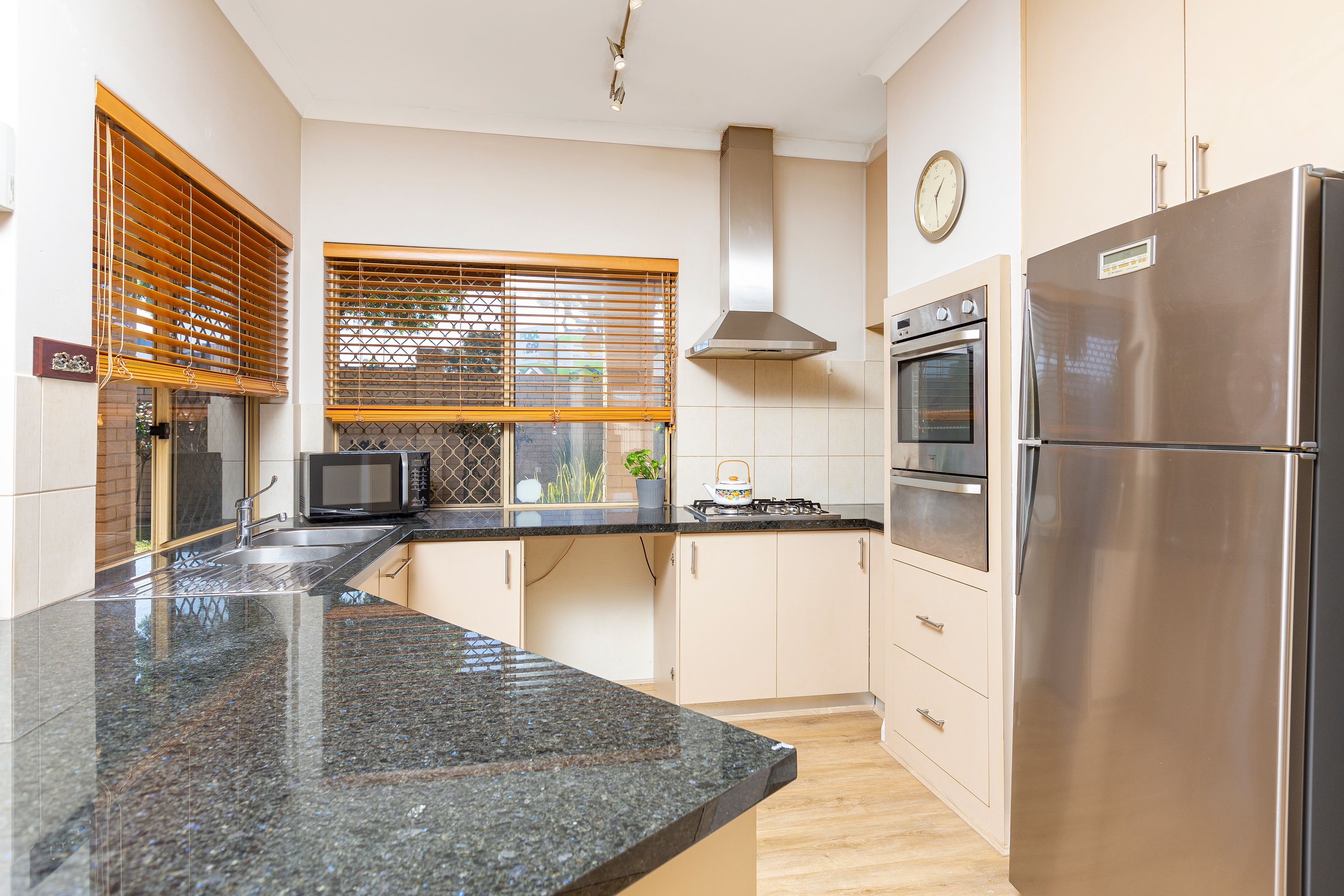 17 Henley Street, Como - Thumbnail 4