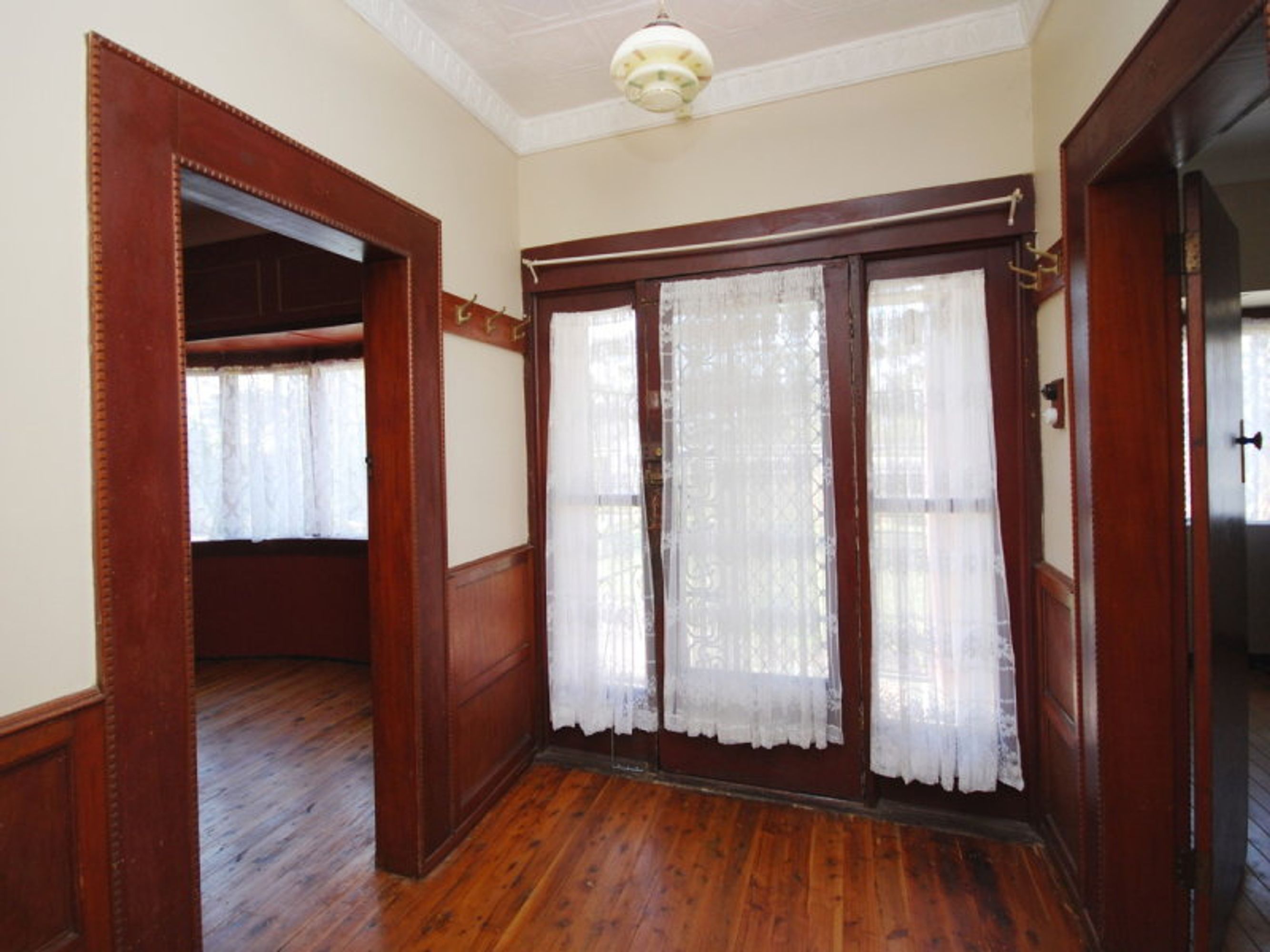 211 Great Western Highway, Katoomba - Thumbnail 2