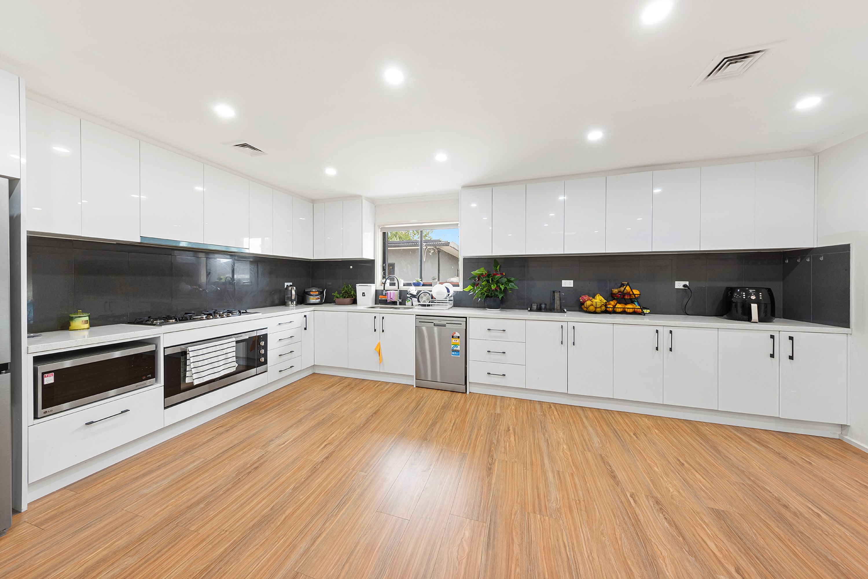 4 Lee Street, St Albans VIC 3021, St Albans - Thumbnail 3