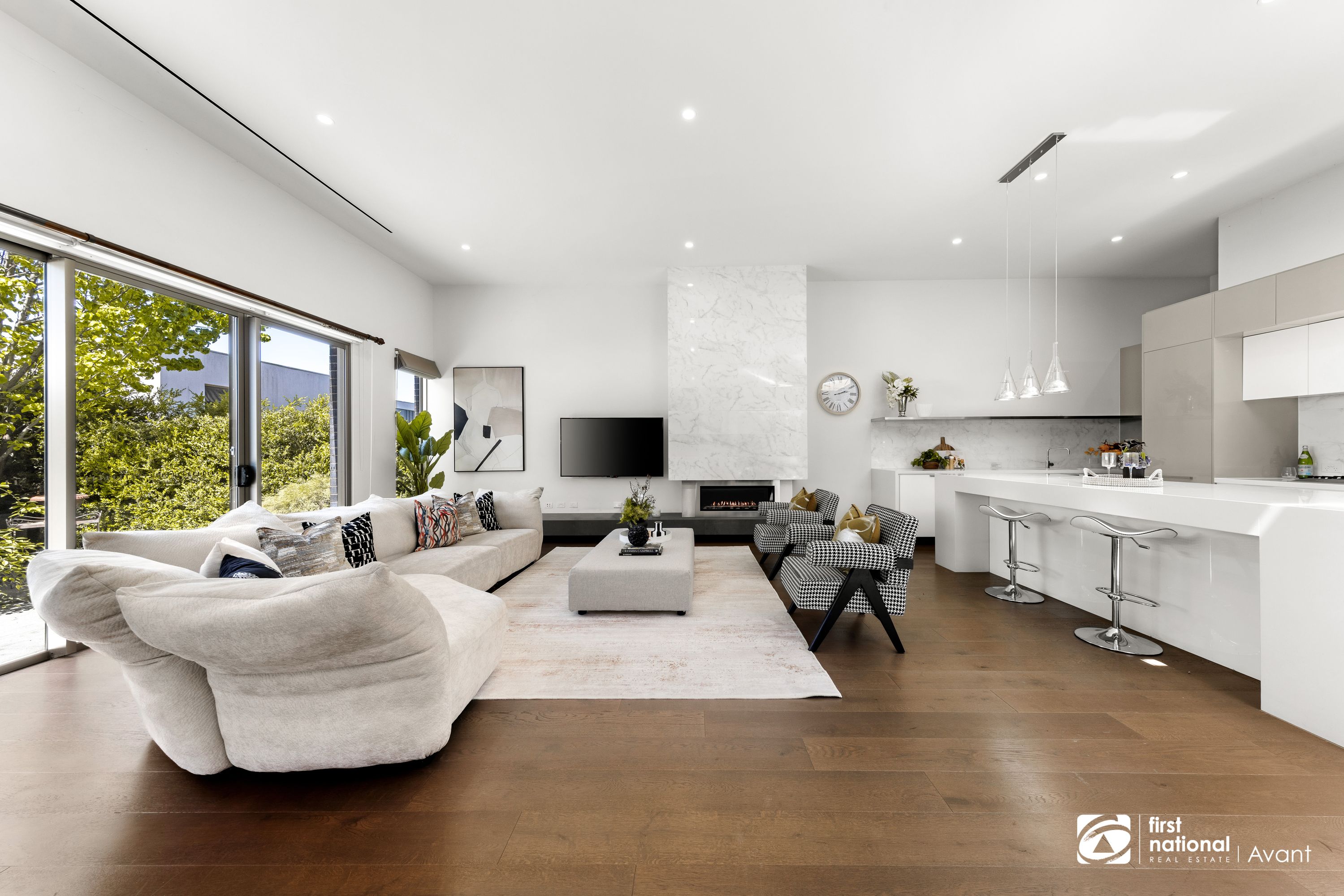 8 Moreton Close, Kew - Thumbnail 3