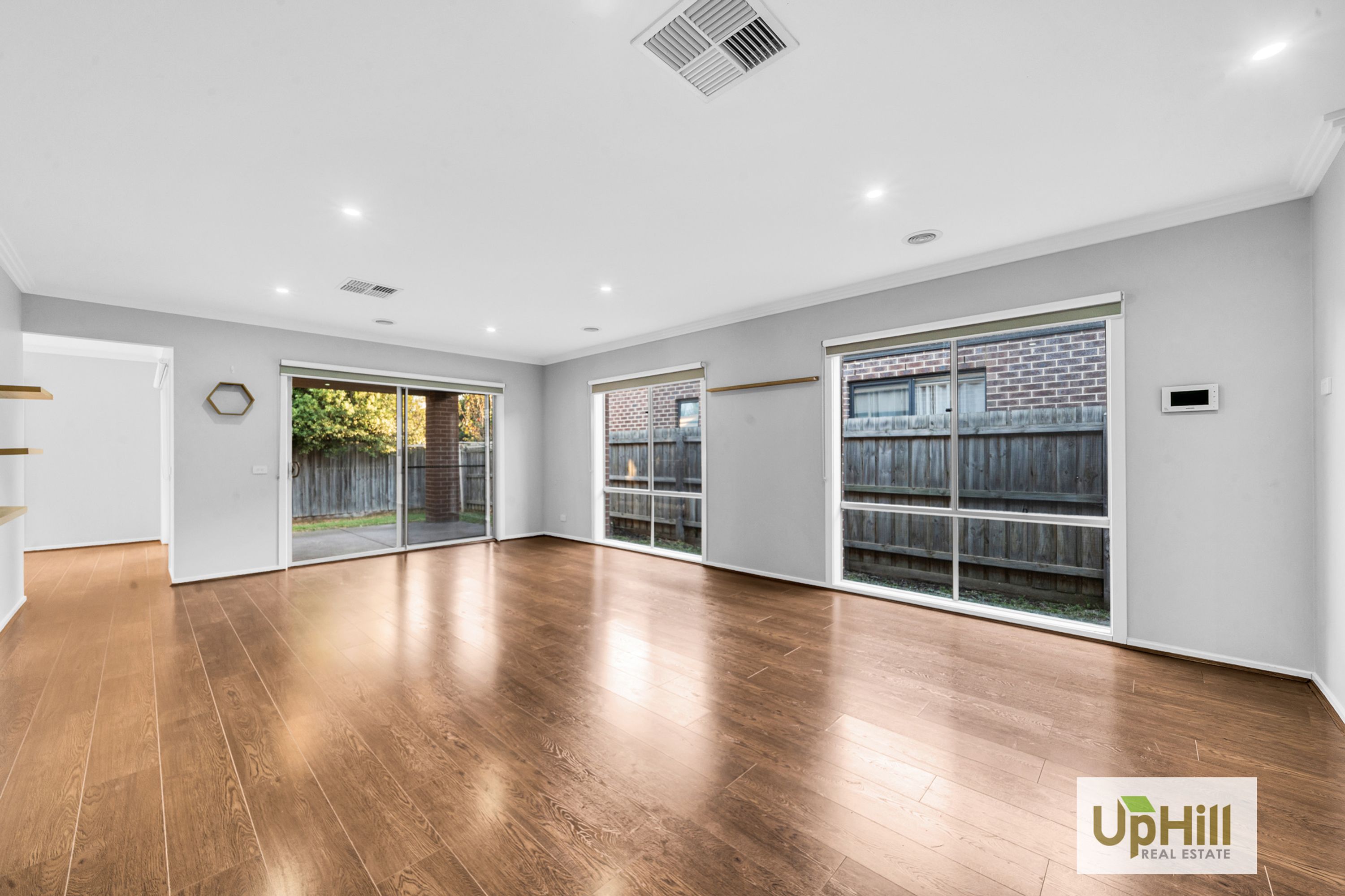 27 Lucinda Lane, Cranbourne North - Thumbnail 2