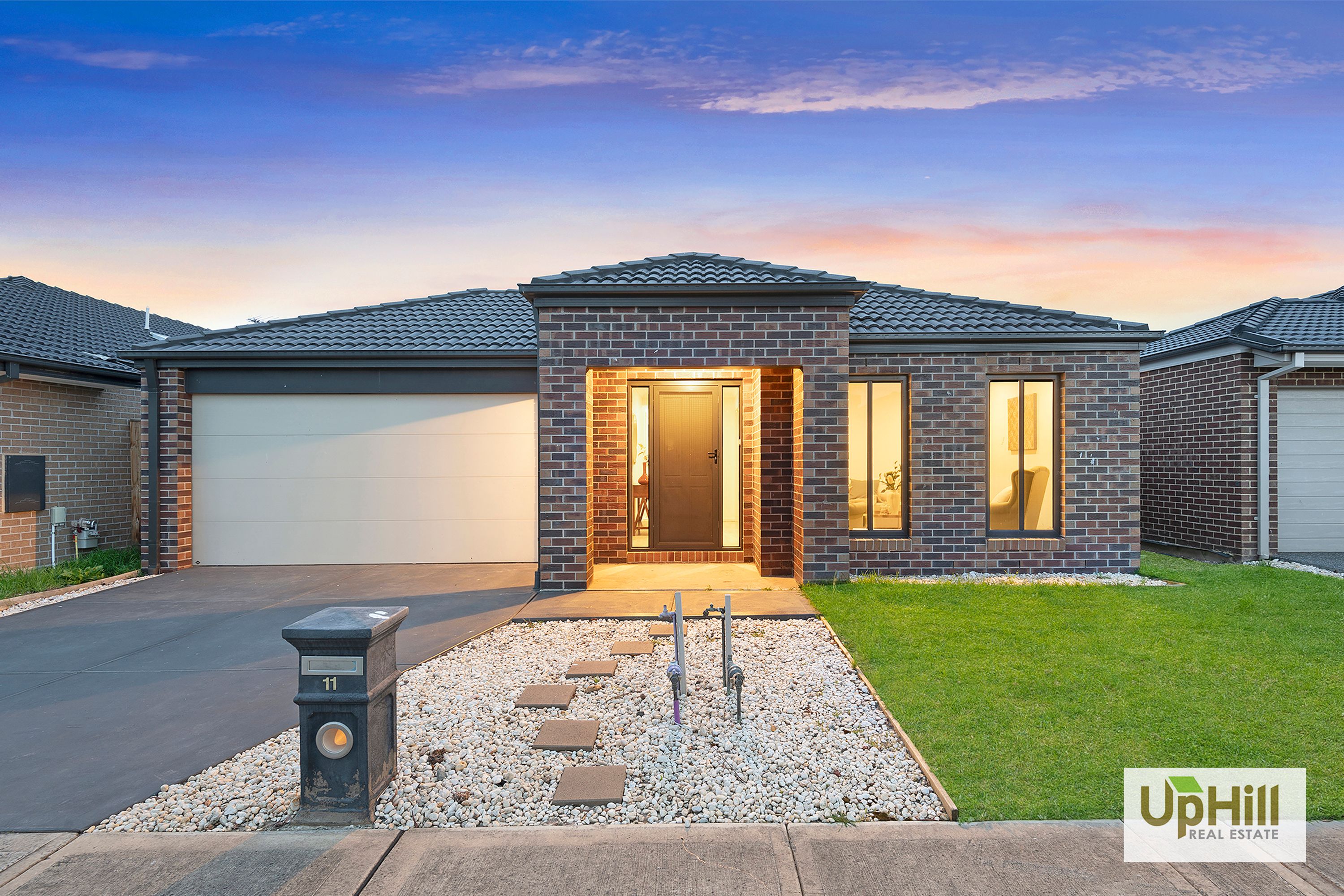 11 Pebblestone Circuit, Clyde North - Thumbnail 2