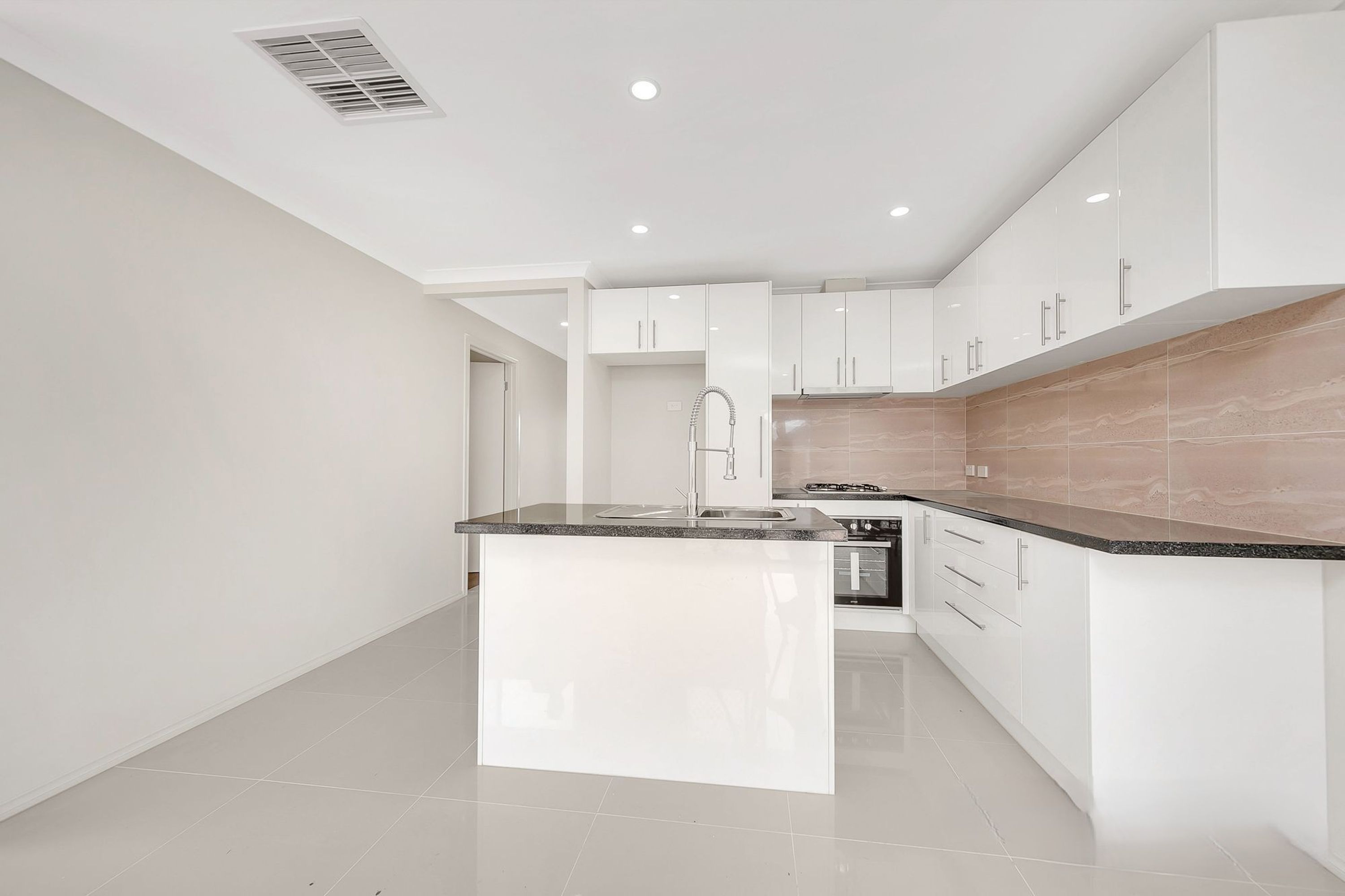19 Hunt Way, Pakenham - Thumbnail 2