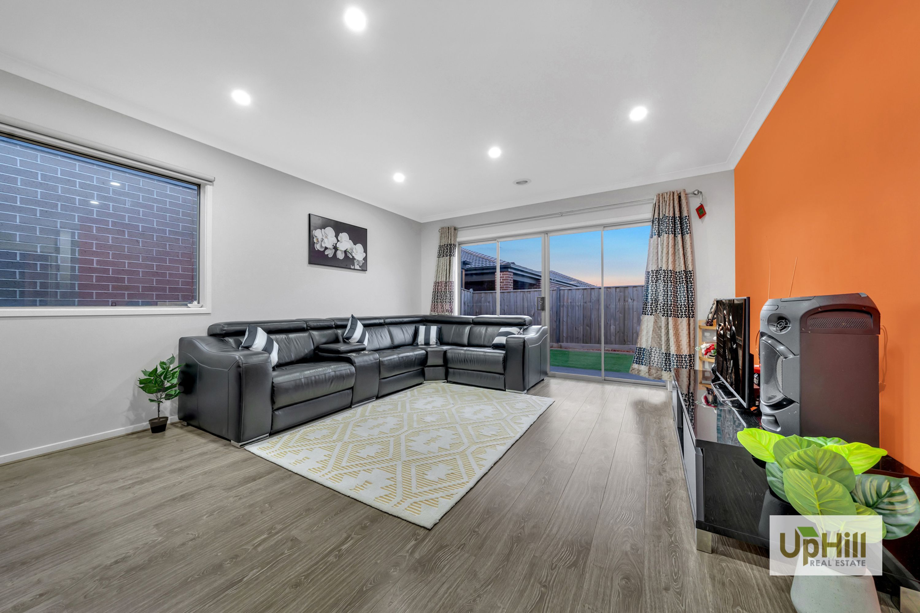 27 Rathberry Circuit, Clyde North - Thumbnail 8