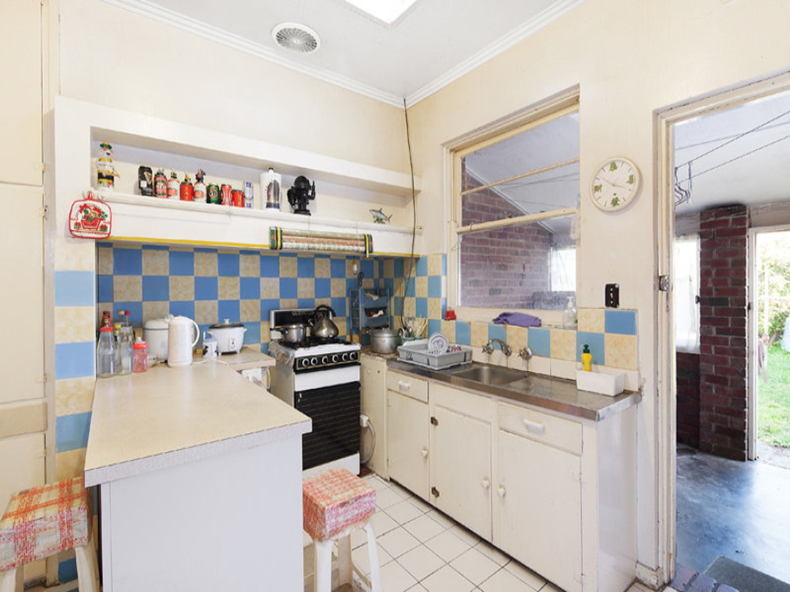 6 Armstrong Street, Springvale - Thumbnail 2