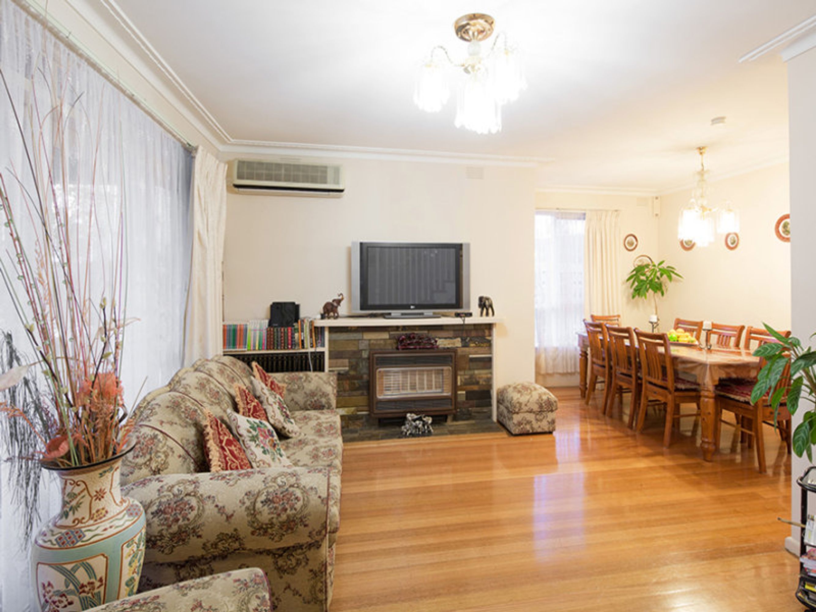 4 Carlyon Court, Springvale - Thumbnail 2