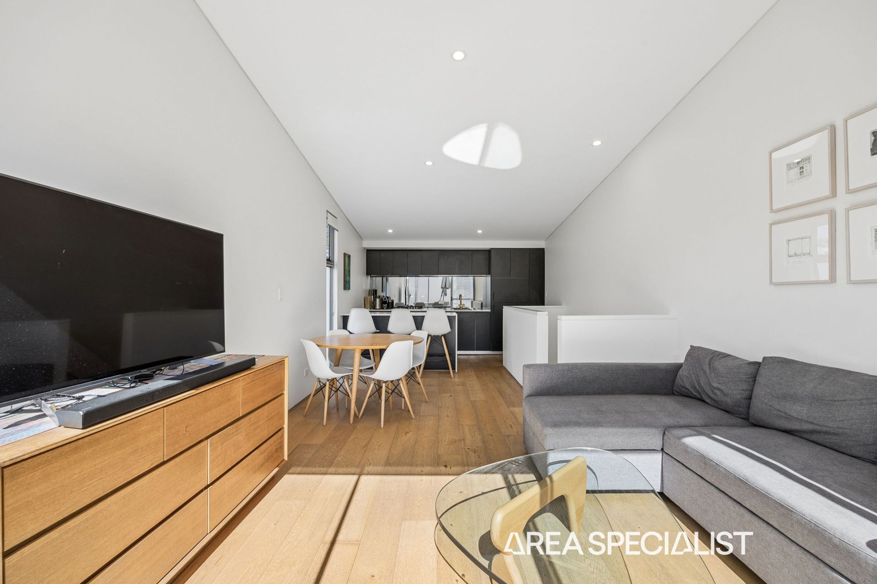 9/18 Park Road, Crawley, Crawley - Image 1