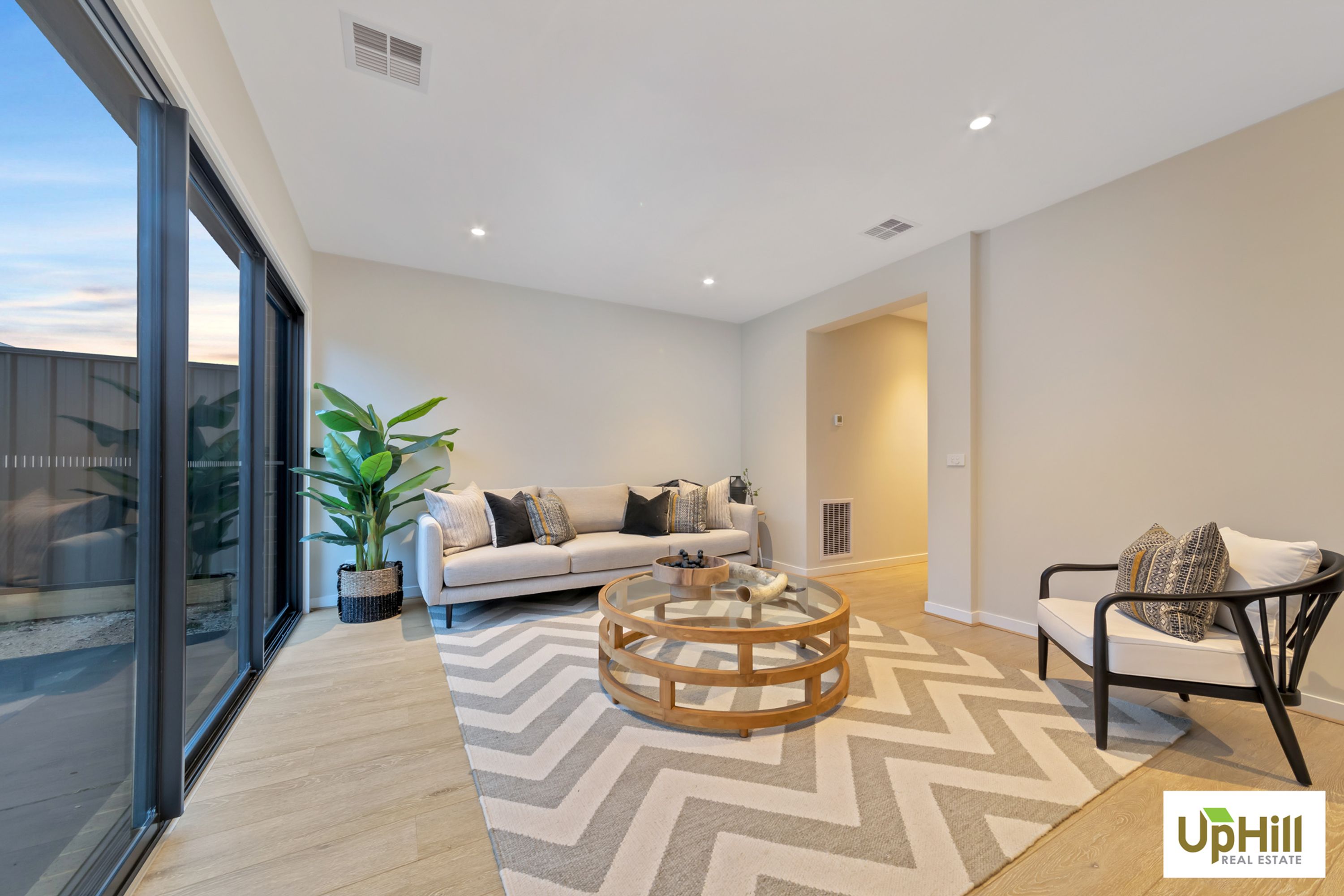 14 Savoy Grove, Cranbourne North - Thumbnail 2