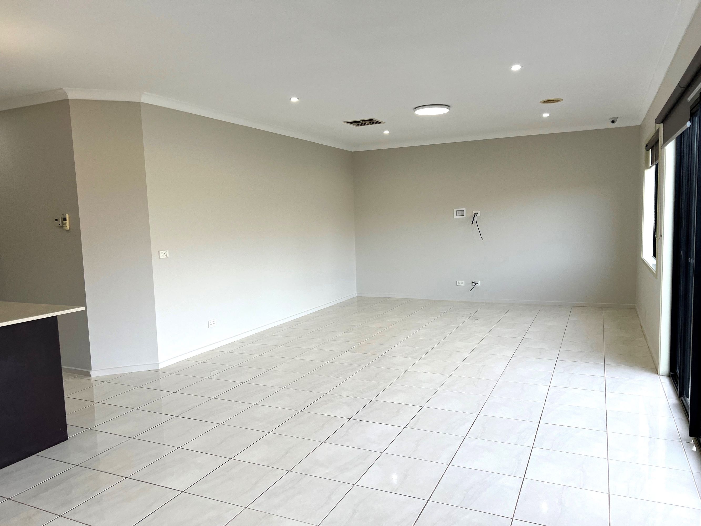 12 Sagan Drive, Cranbourne North - Thumbnail 2