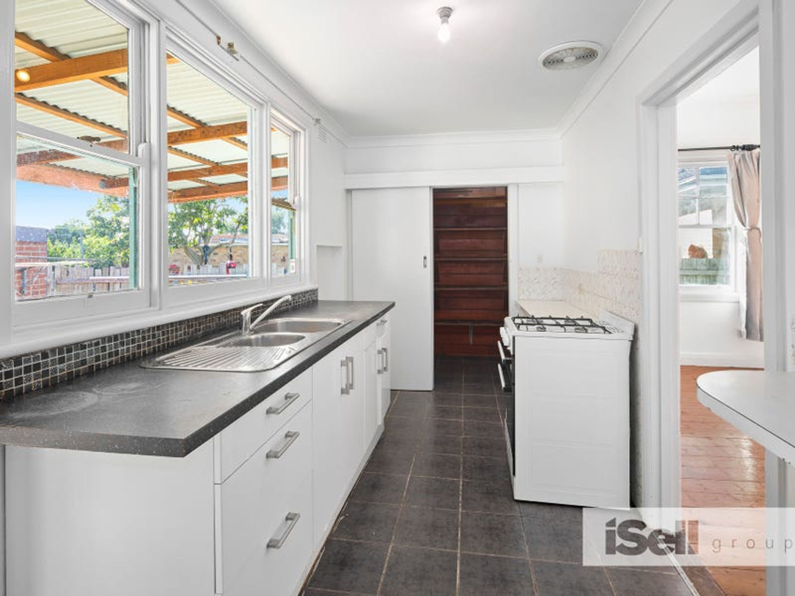 2/977 Heatherton Road