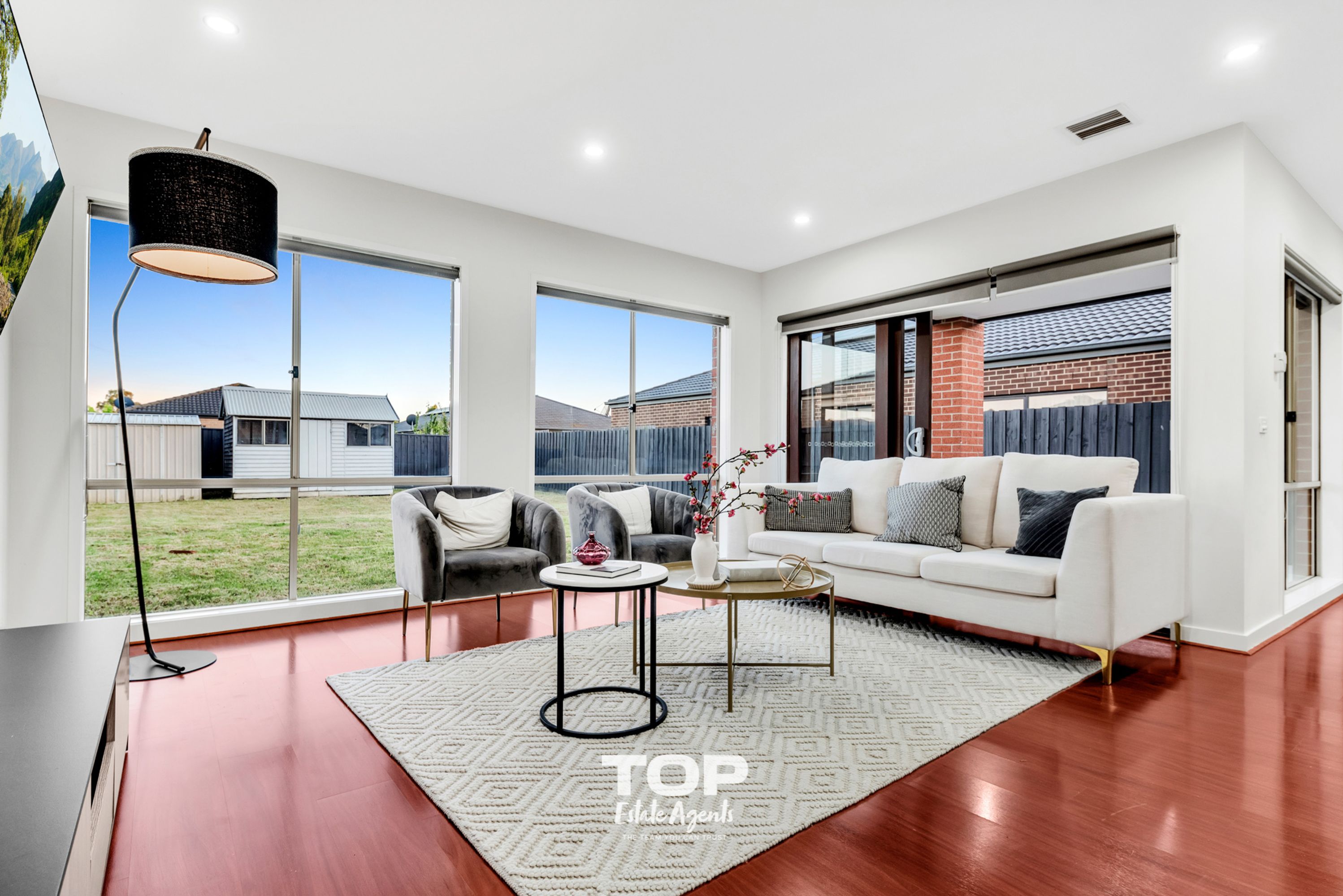 14 Howe Way, Cranbourne East - Thumbnail 4