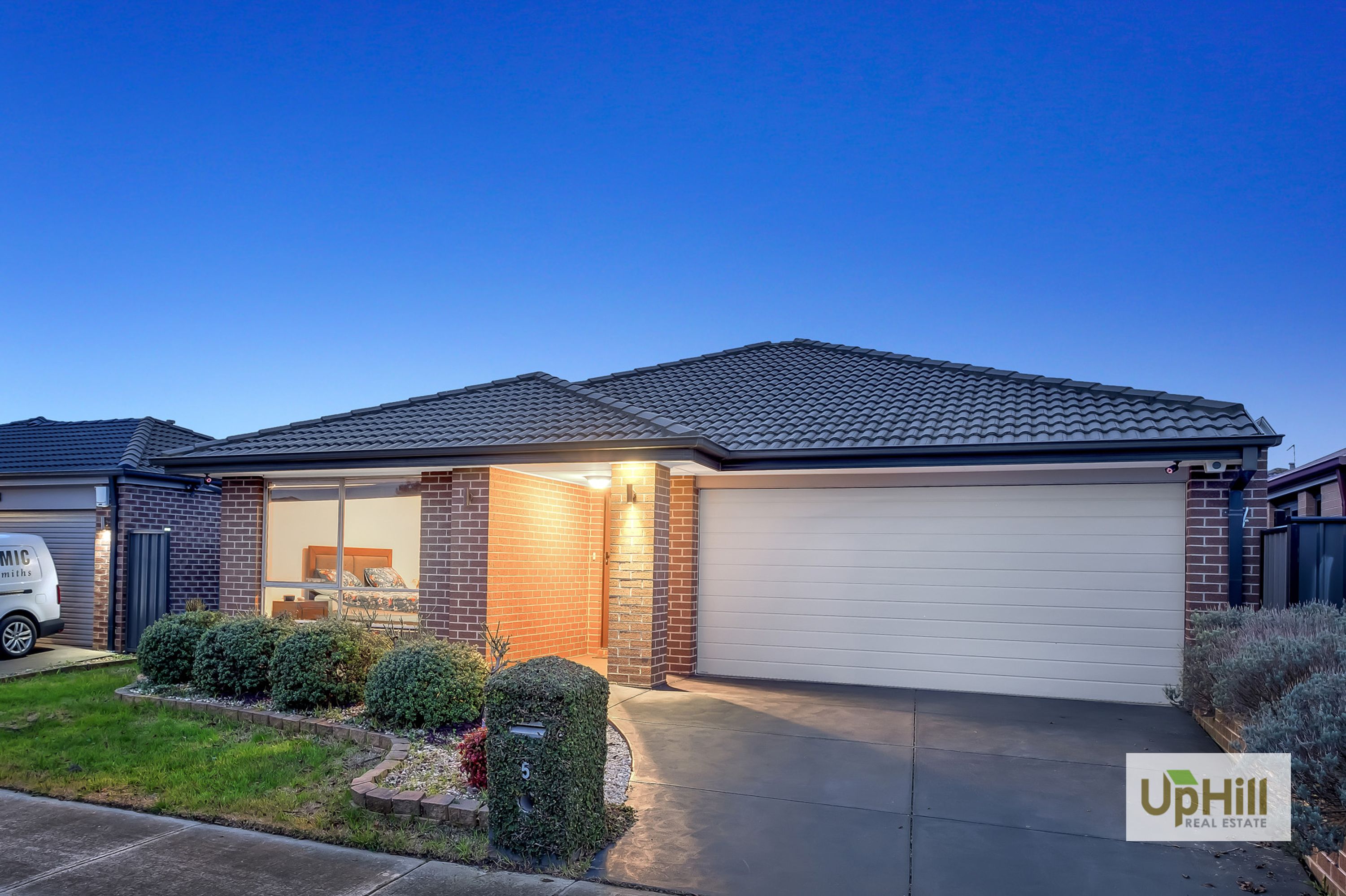 5 Dellinea Street, Cranbourne North - Thumbnail 2
