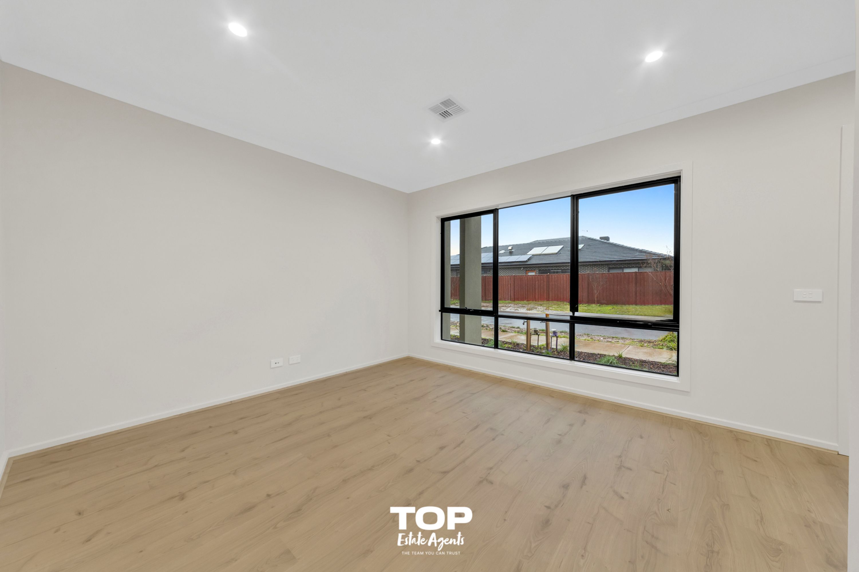 27 Guisard Way, Clyde North - Thumbnail 7