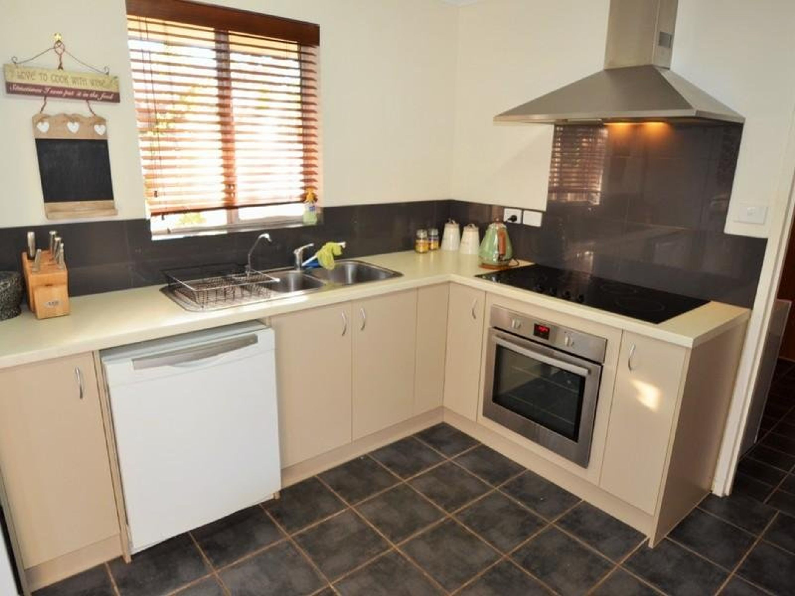 8 Wangara Cres, South Hedland, WA 6722, South Hedland - Thumbnail 2