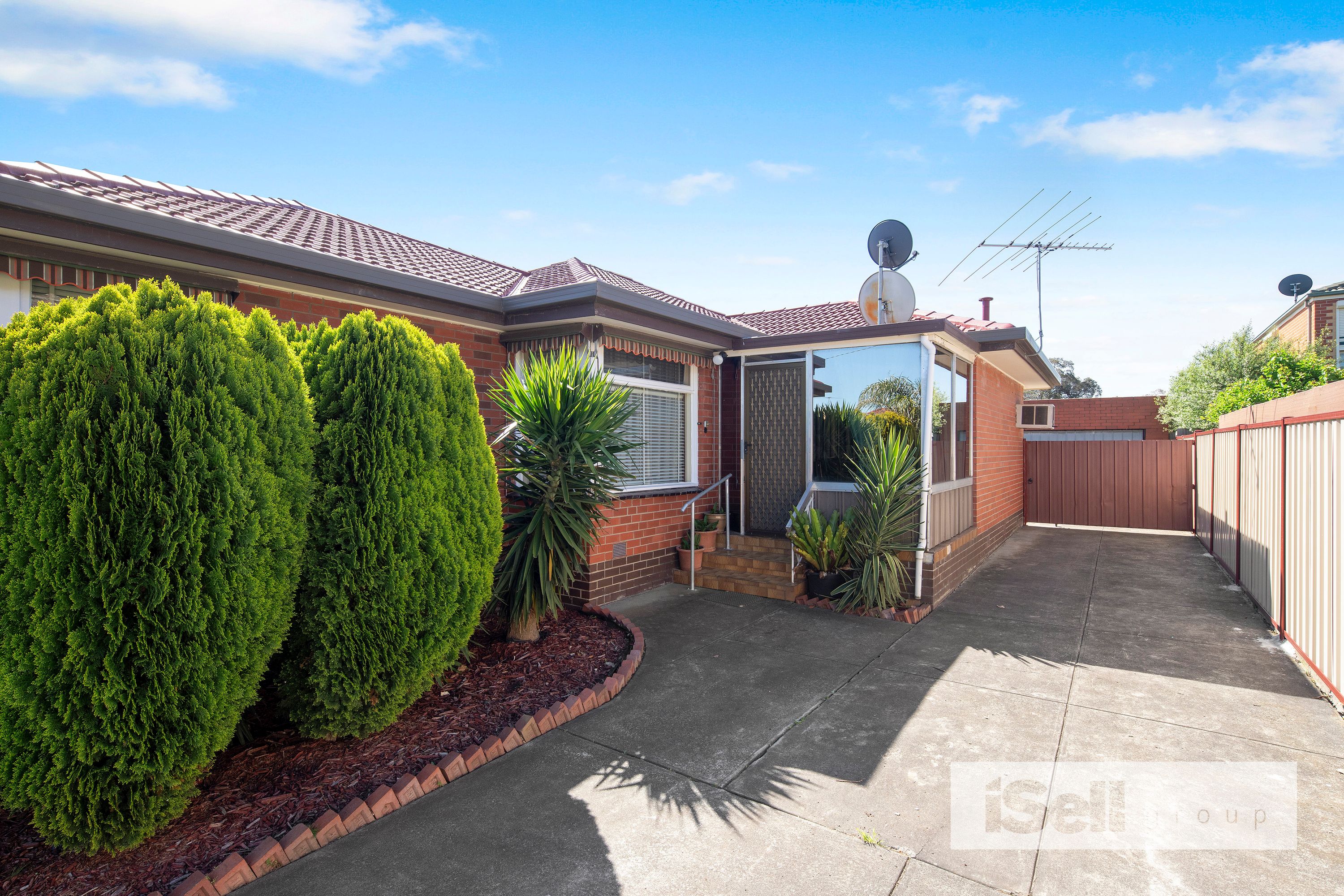 27 Heather Grove, Springvale - Thumbnail 2