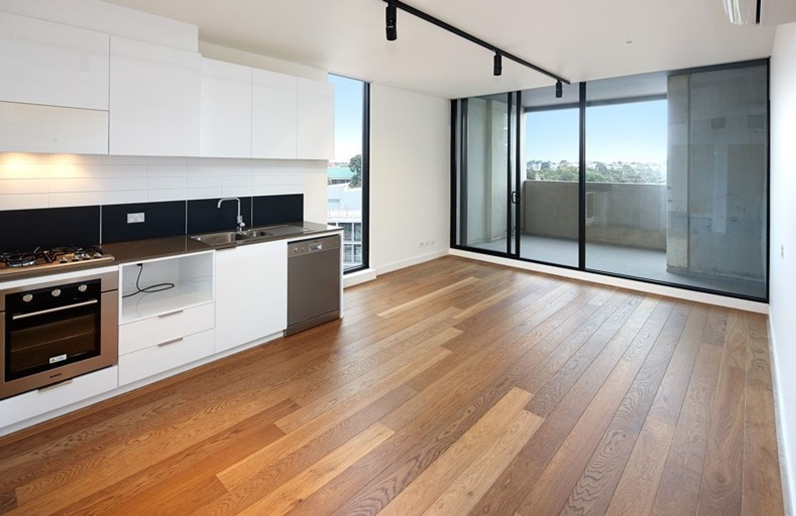 602/10 Trenerry Crescent, Abbotsford - Thumbnail 2