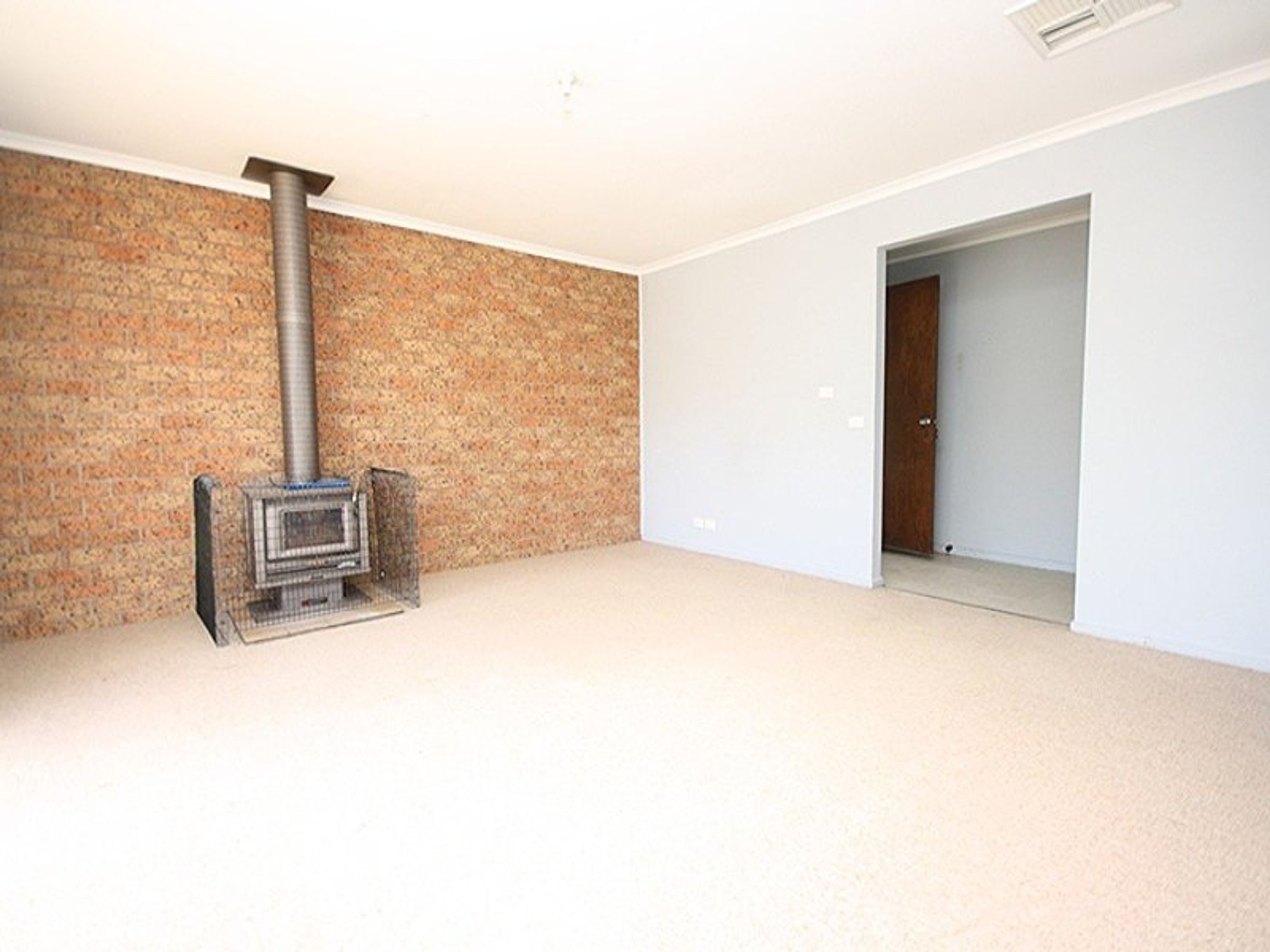 8 Clark Street, Nhill VIC 3418, Nhill - Thumbnail 2