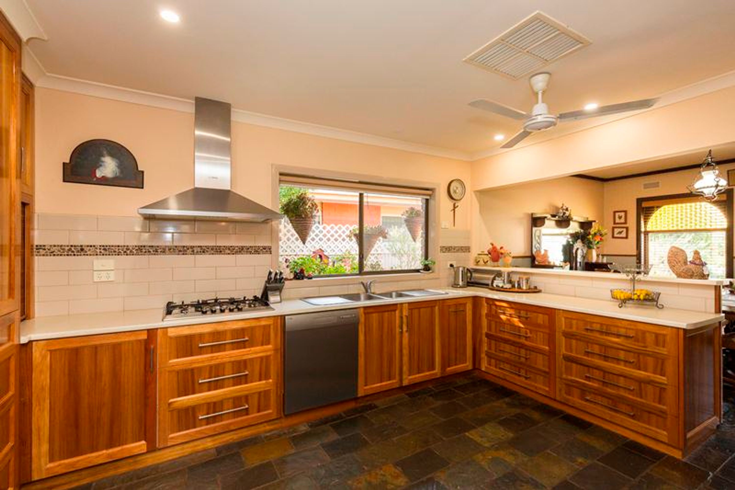 20 Murray Street, Horsham VIC 3400, Horsham - Thumbnail 2