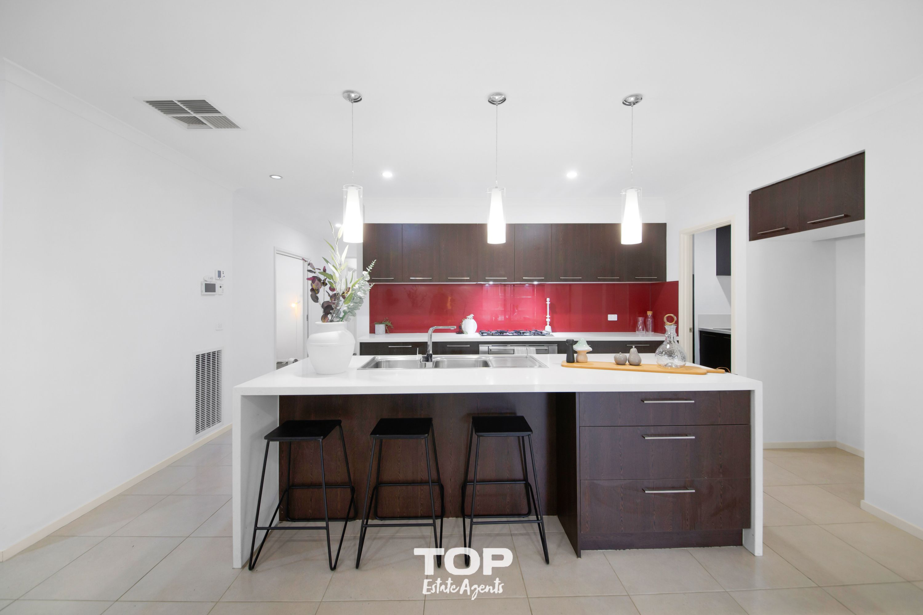 13 Thistle Drive, Clyde North - Thumbnail 4