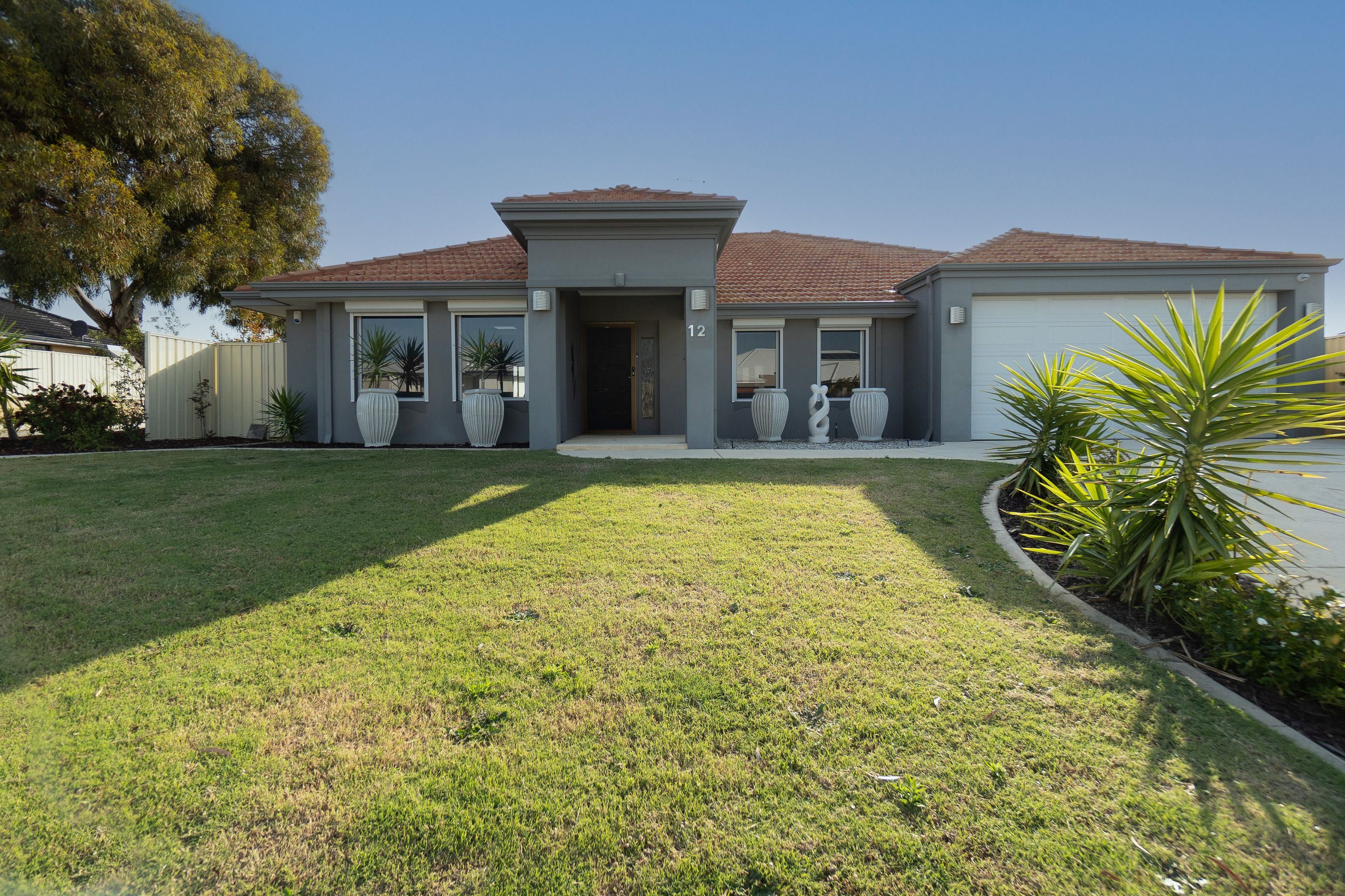 12 Fineview Crescent, Carramar - Thumbnail 2