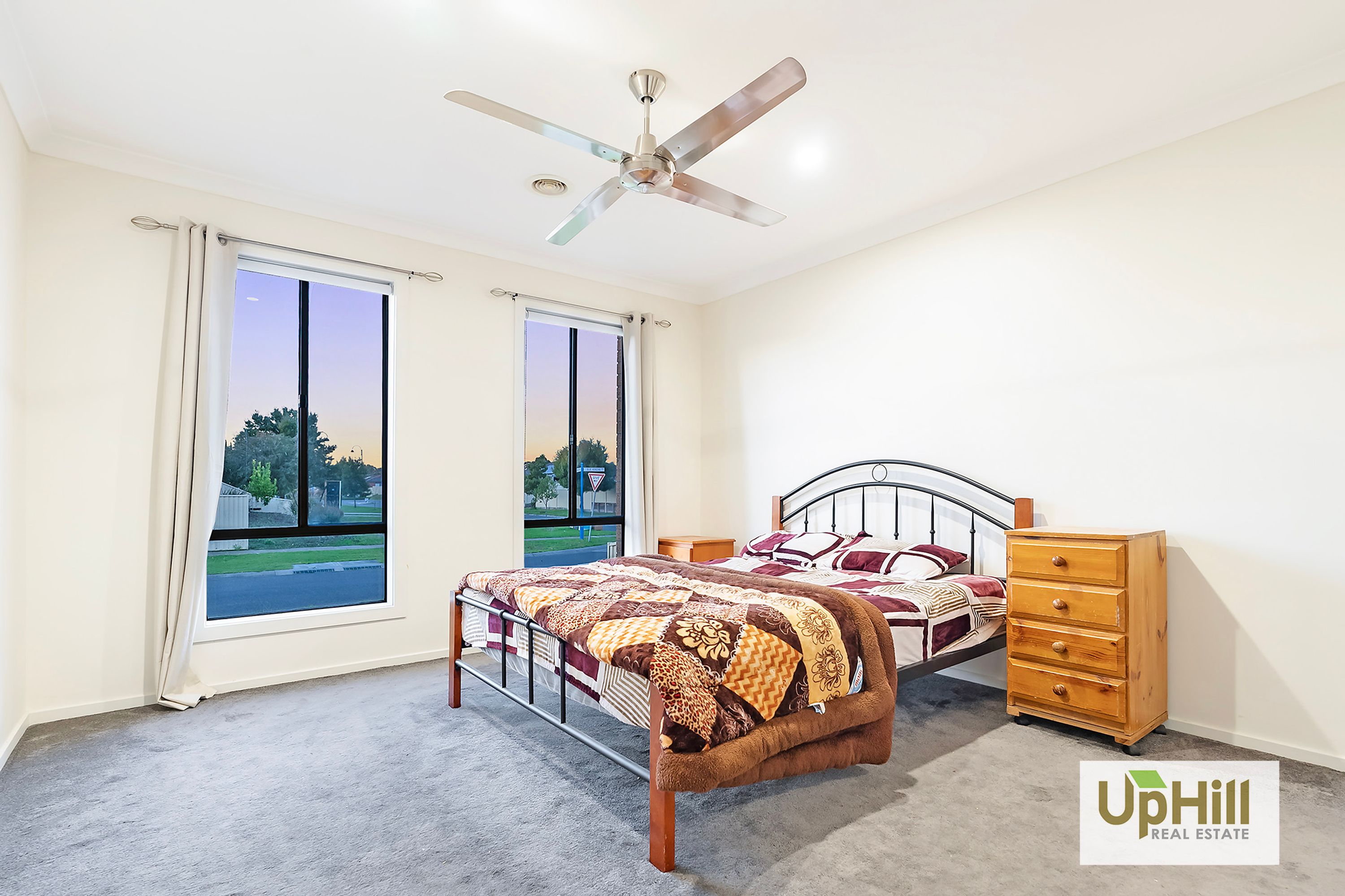 98 Blue Horizons Way, Pakenham - Thumbnail 3