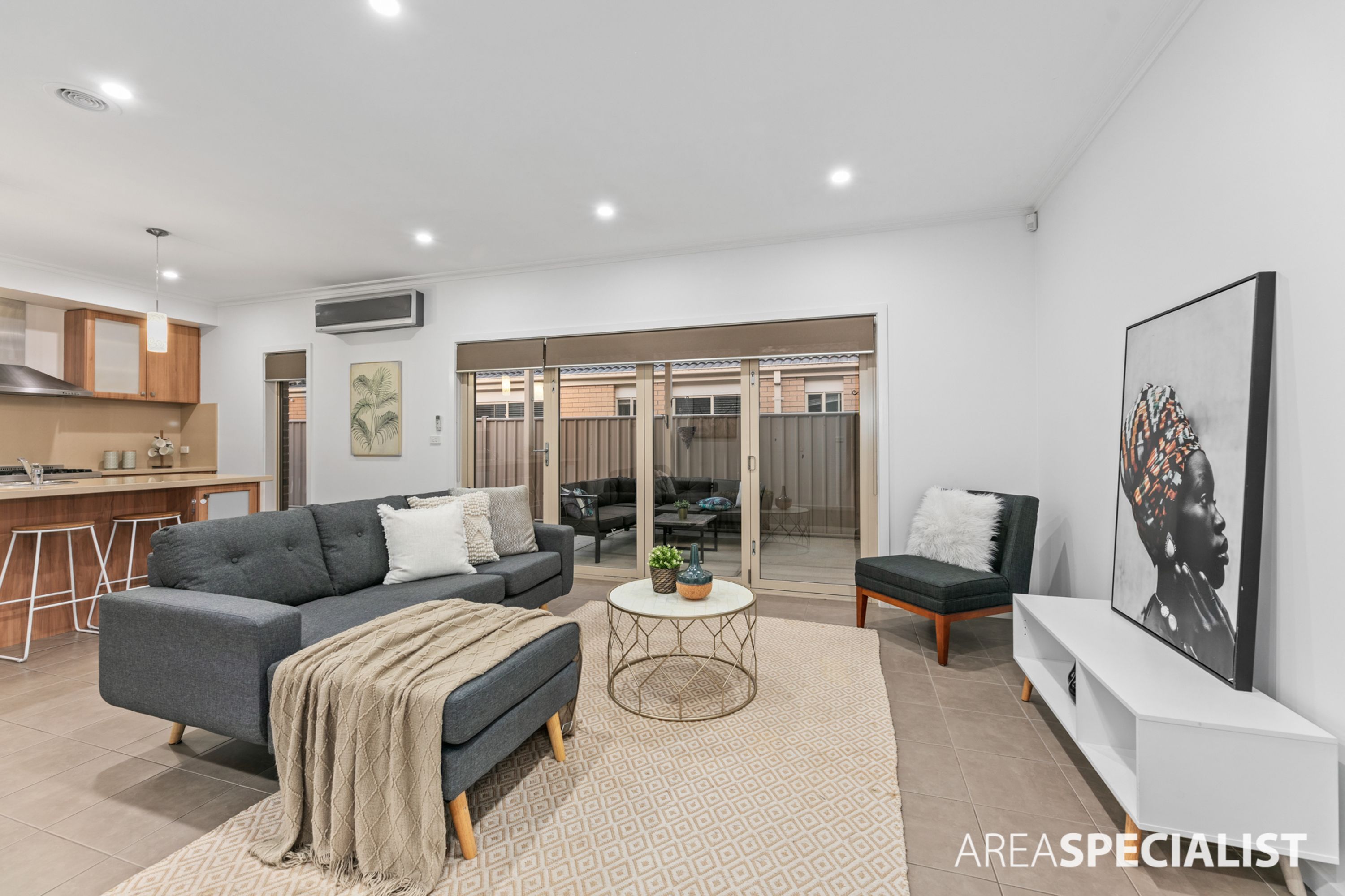 6 Glen Drouitt Drive, Caroline Springs VIC 3023, Caroline Springs - Thumbnail 8