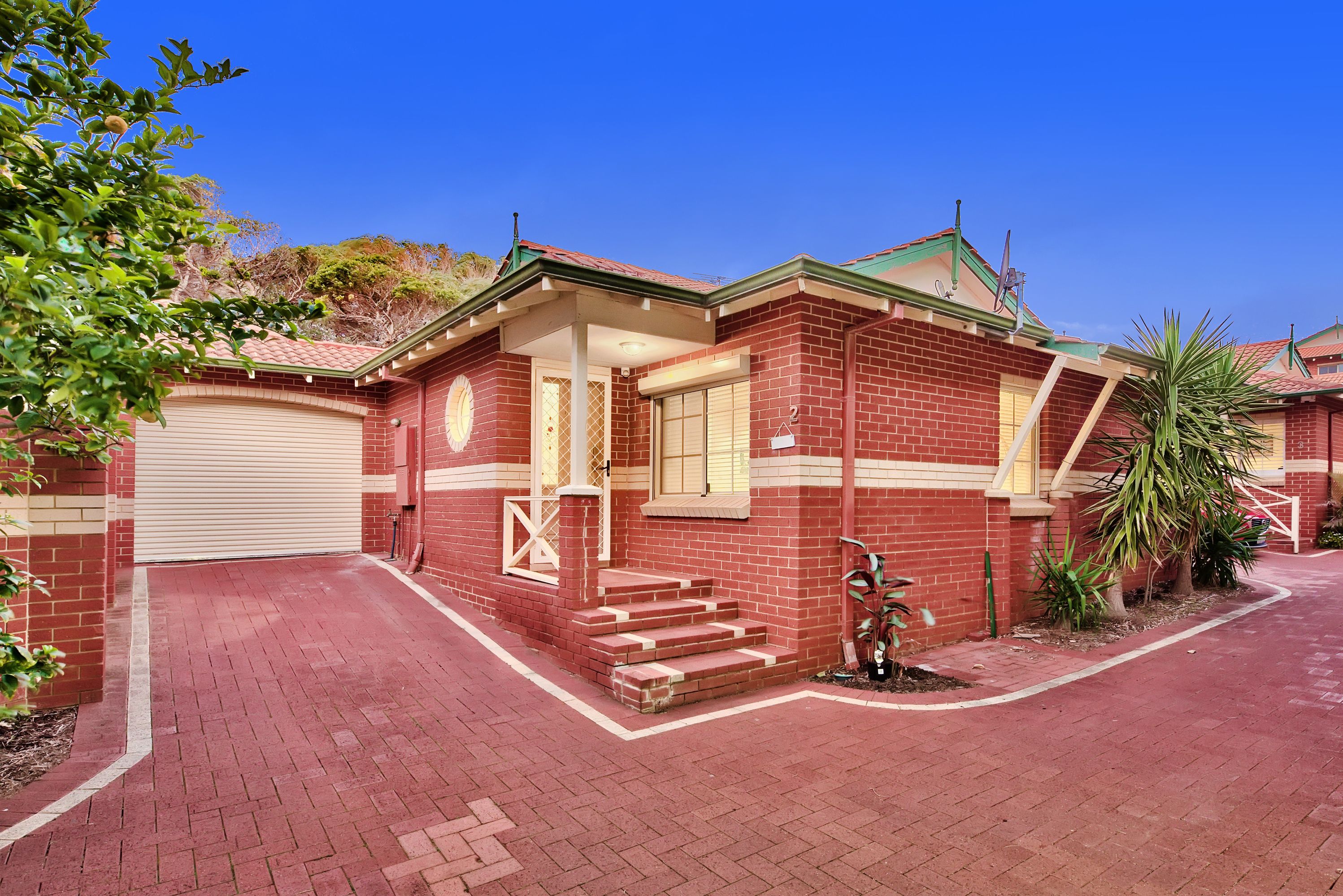 2/2/21 Brighton Road, Scarborough - Image 1