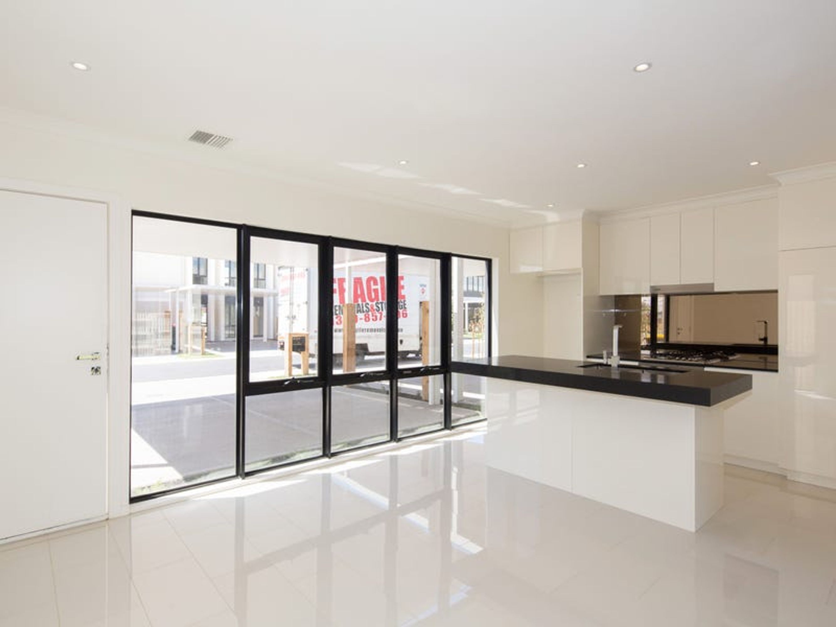 10 Orana Way, Springvale - Thumbnail 2