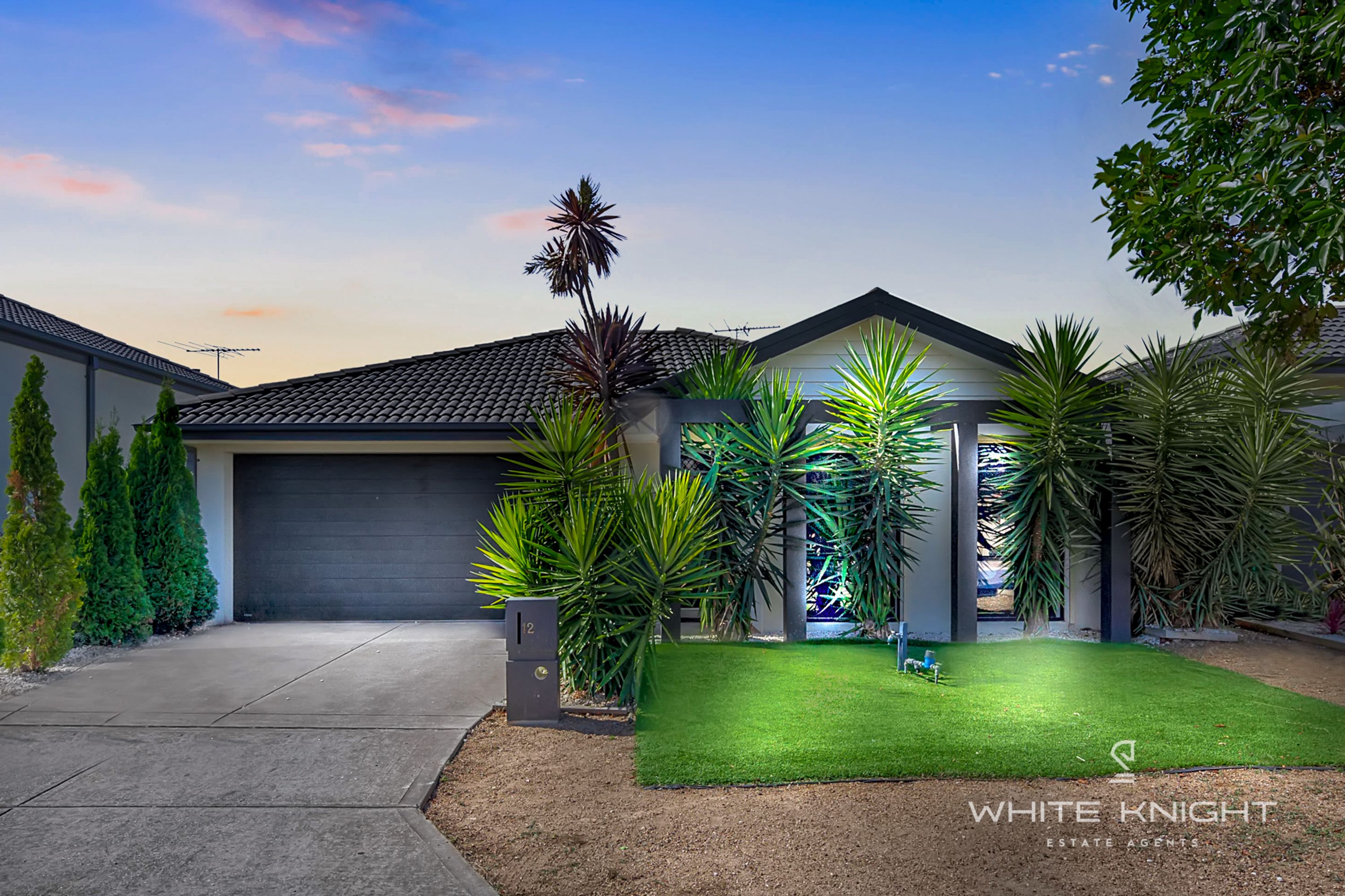 12 Regent Close, Burnside Heights VIC 3023, Burnside Heights - Thumbnail 2