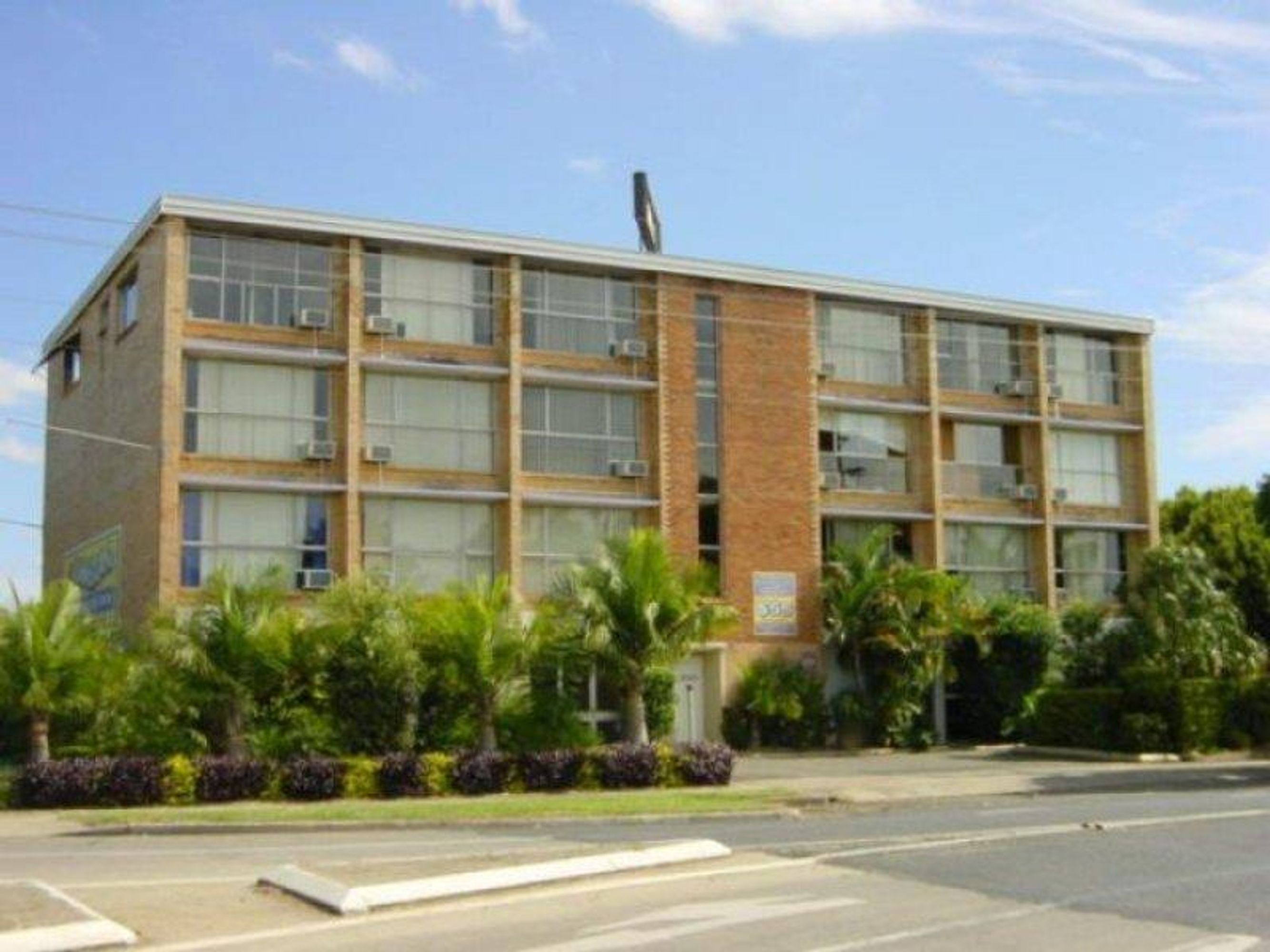 2/2/213 Prince Street, Grafton - Image 1