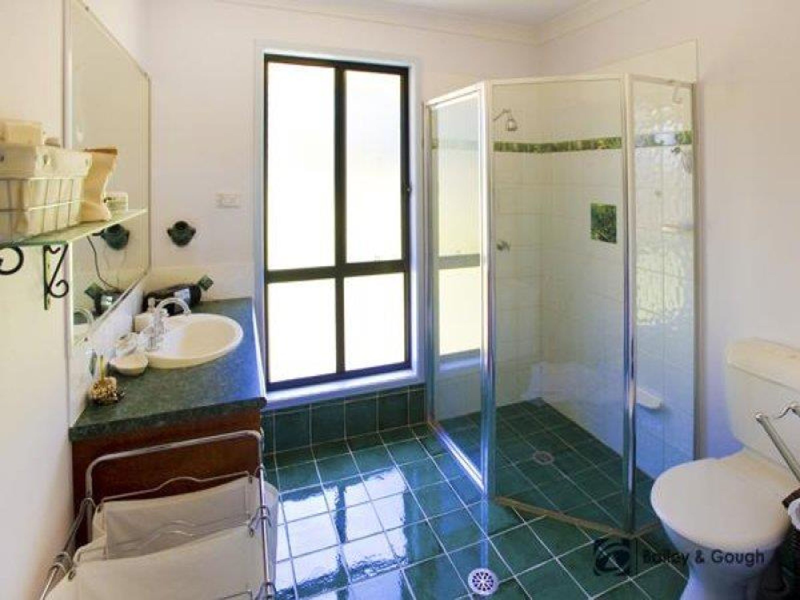 15 Taylors Lane, The Whiteman - Thumbnail 5
