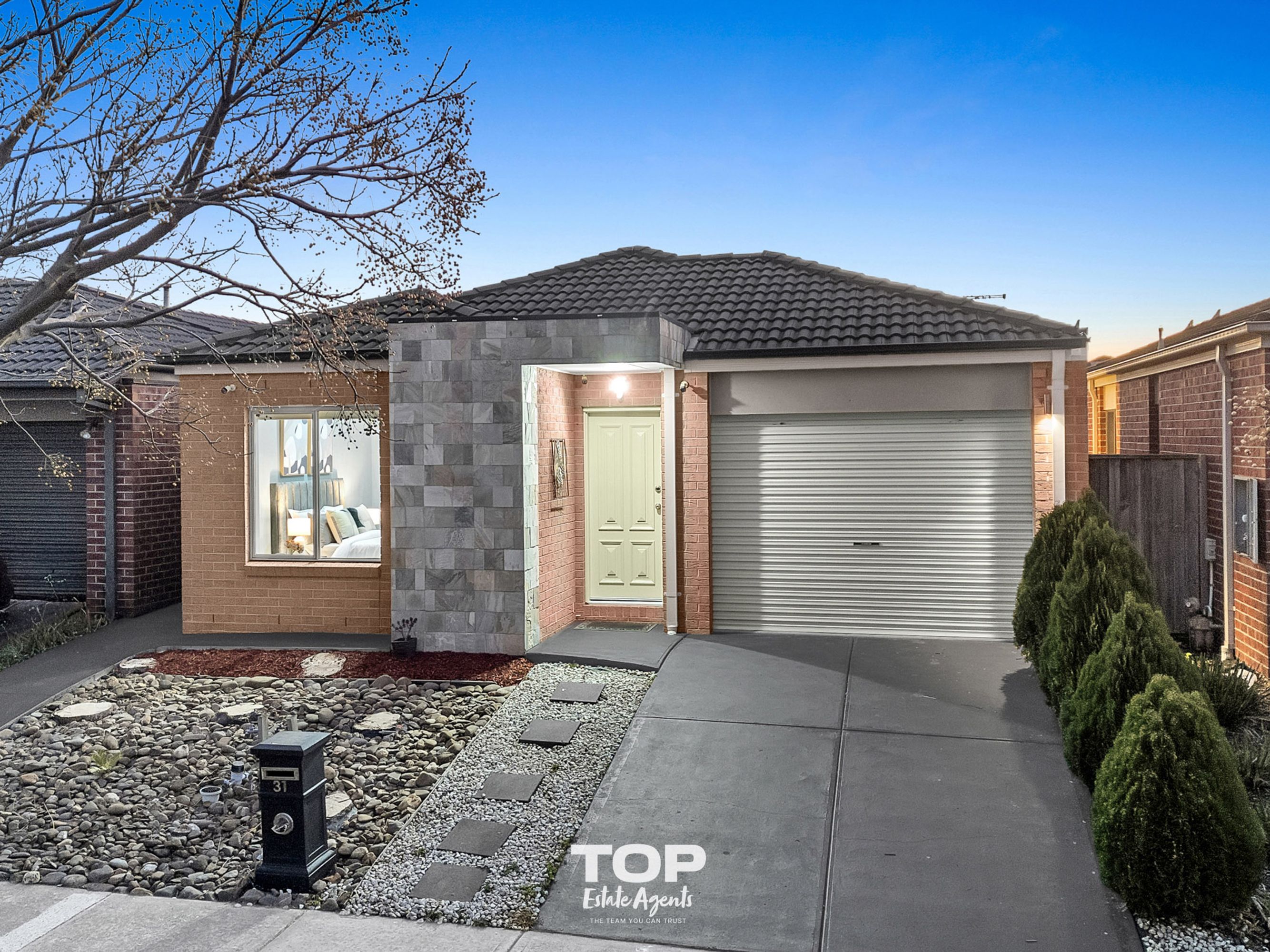 31 Paxford Drive, Cranbourne North - Thumbnail 2