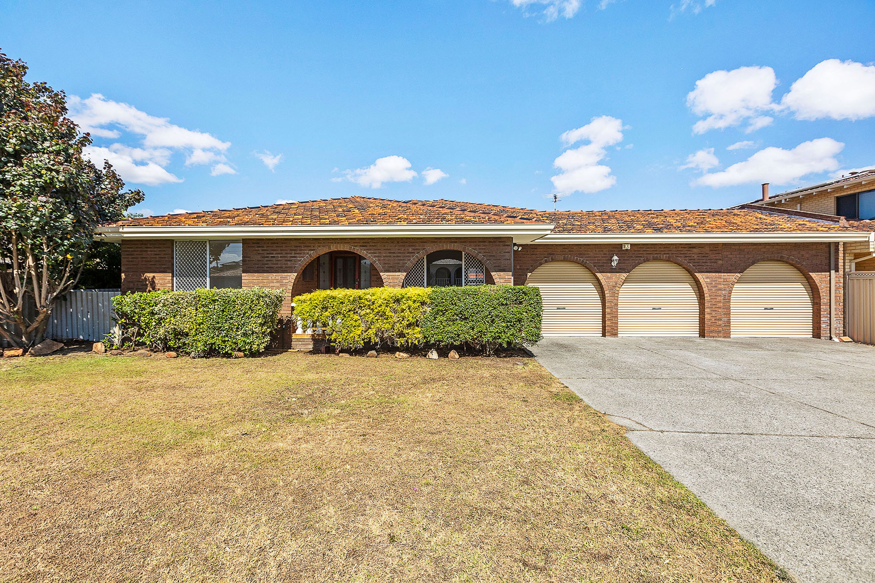 10 Avocet Road, Stirling - Thumbnail 2