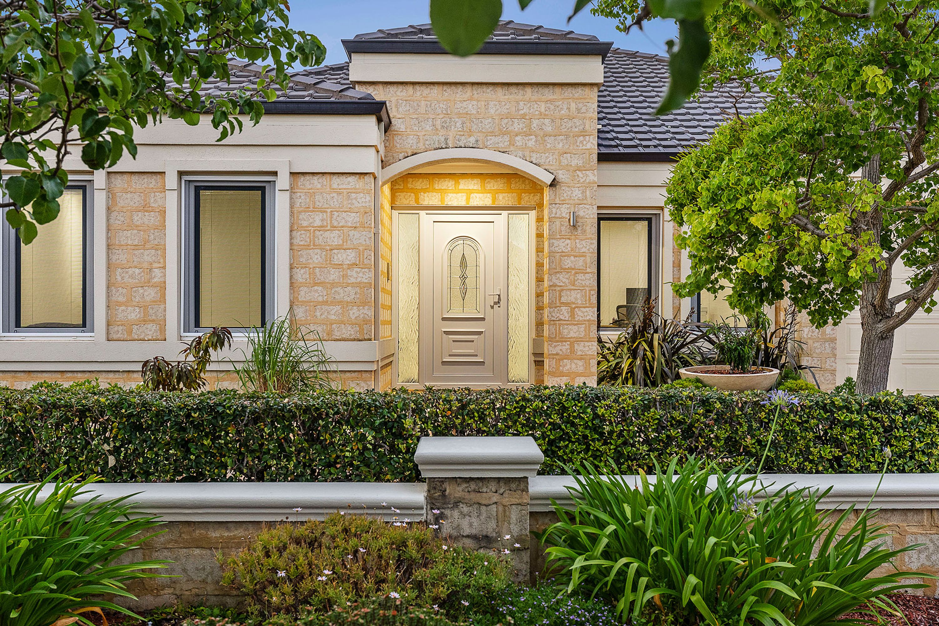 19 Caraway Gate, Stirling - Thumbnail 3