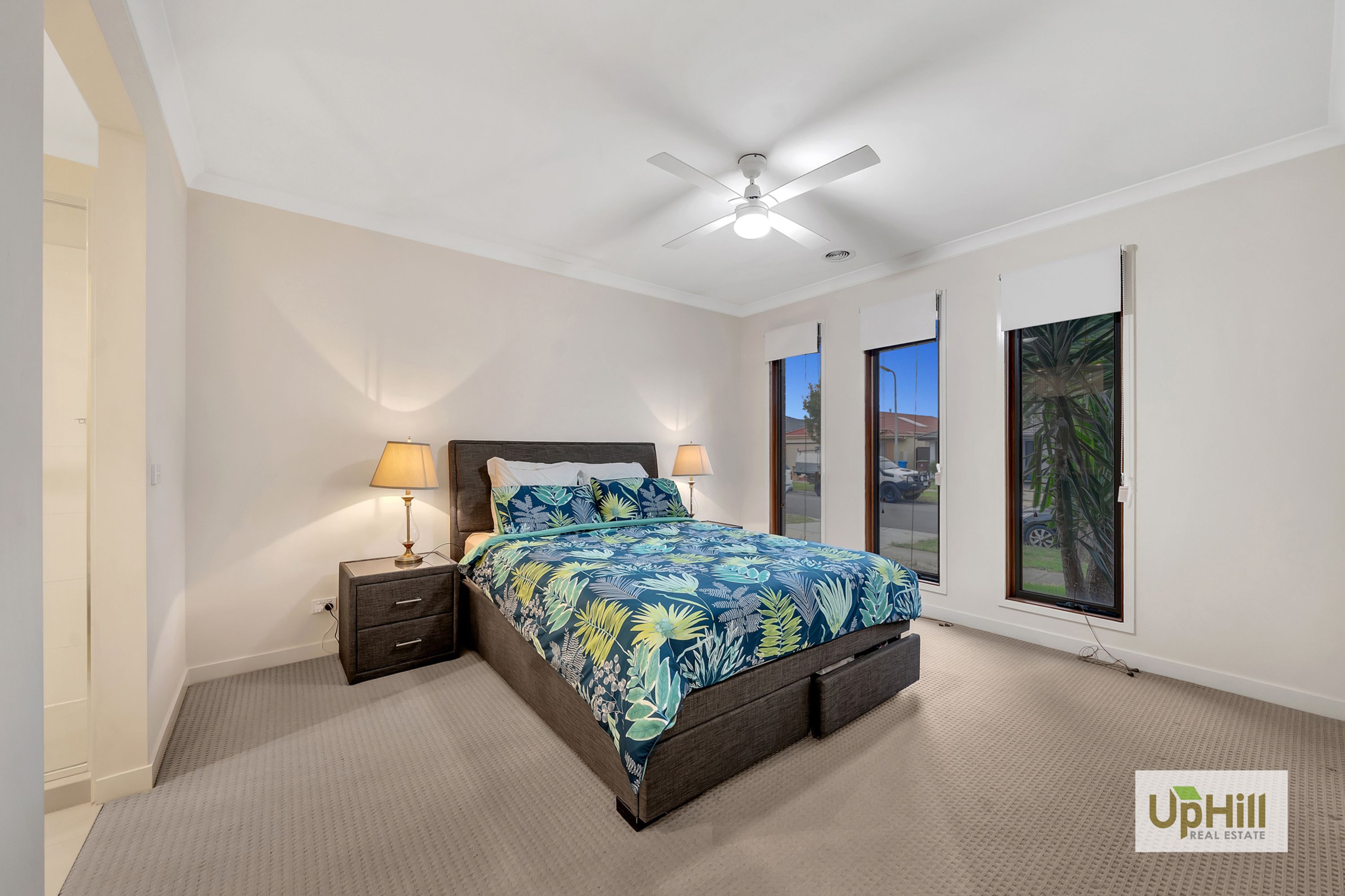 31 FALABELA ROAD, Clyde North - Thumbnail 2