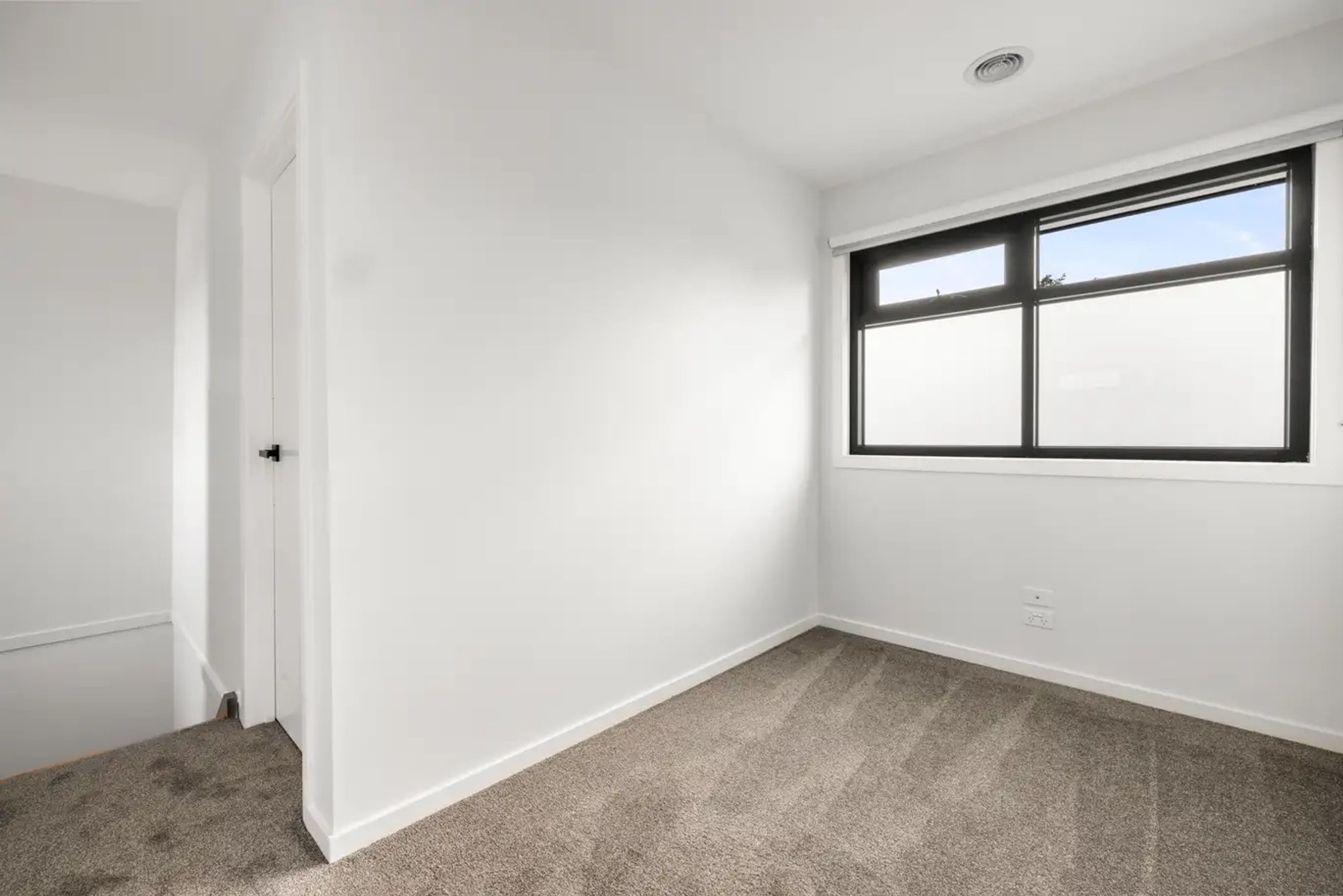 3 & 2/48 Douglas Avenue, St Albans VIC 3021, St Albans - Thumbnail 3