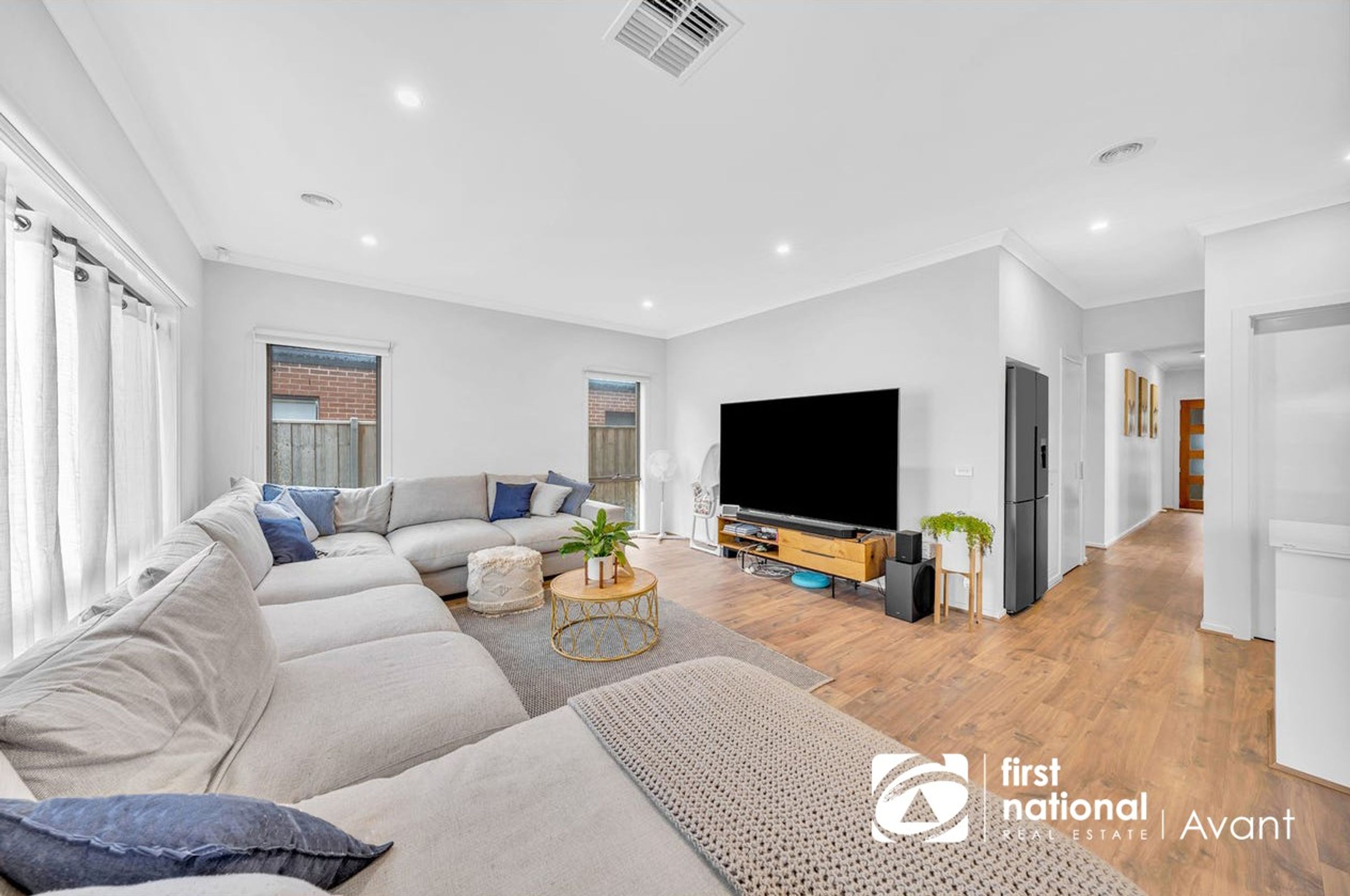 94 Rossiter Retreat, Cranbourne North - Thumbnail 4