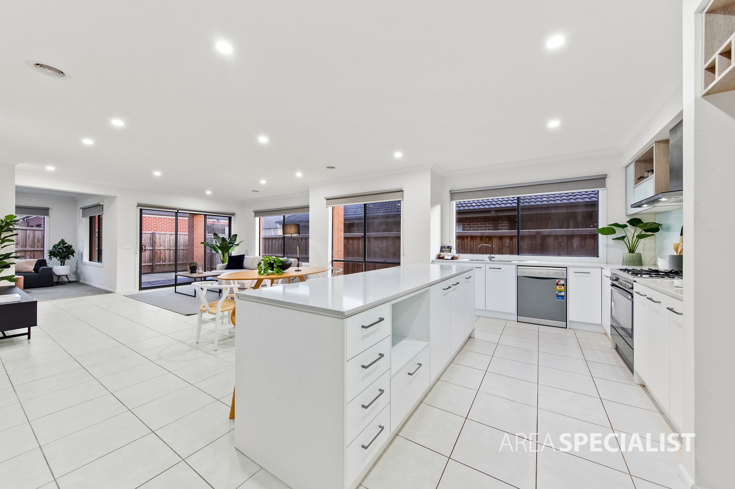15 Raddle Road, Aintree VIC 3336, Aintree - Thumbnail 3