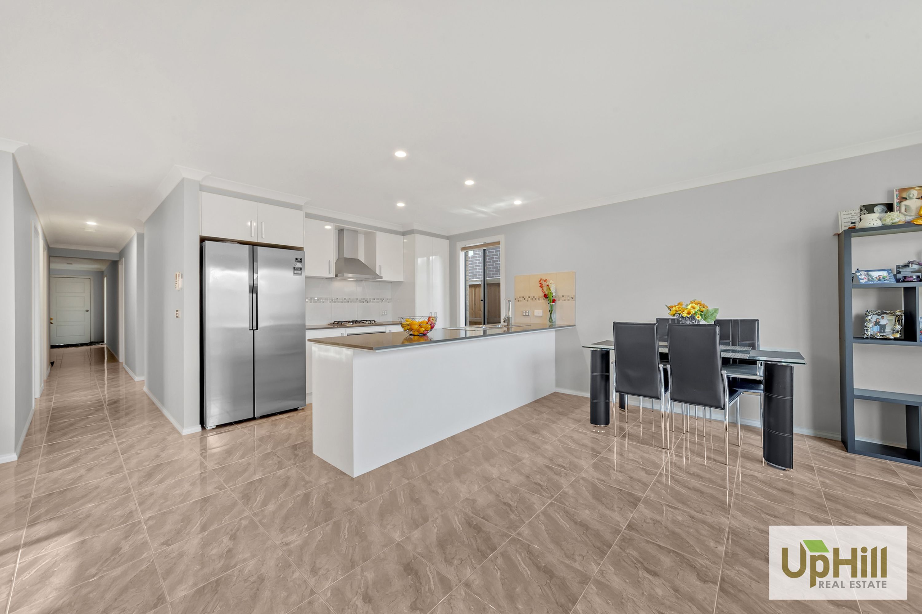 8 Dalziell Crescent, Cranbourne North - Thumbnail 5