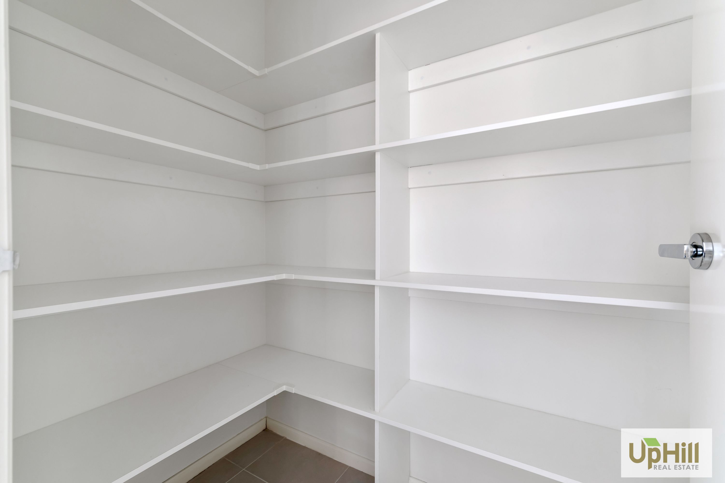 8 SLOANE DRIVE, Clyde North - Thumbnail 5