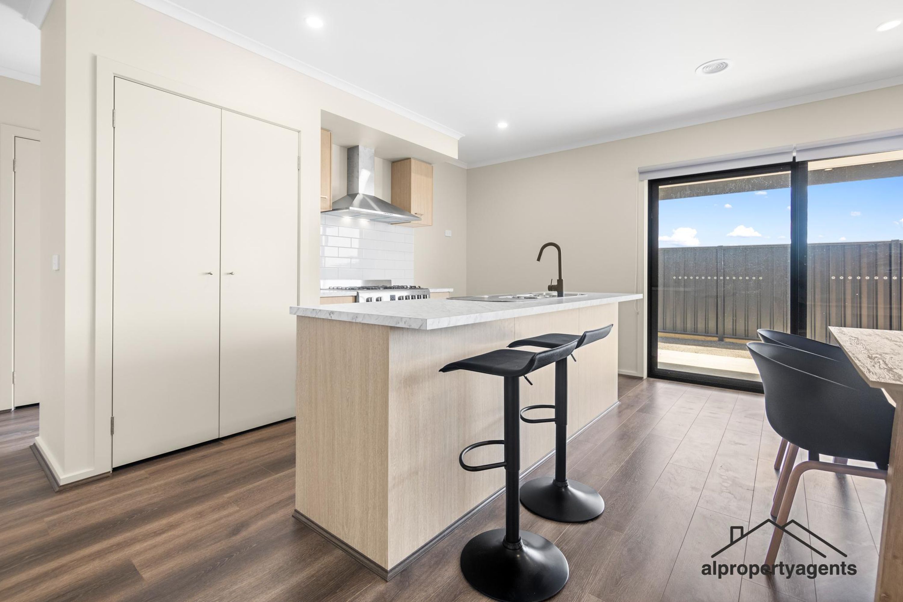 13 Treacey Street, Horsham VIC 3400, Horsham - Thumbnail 2
