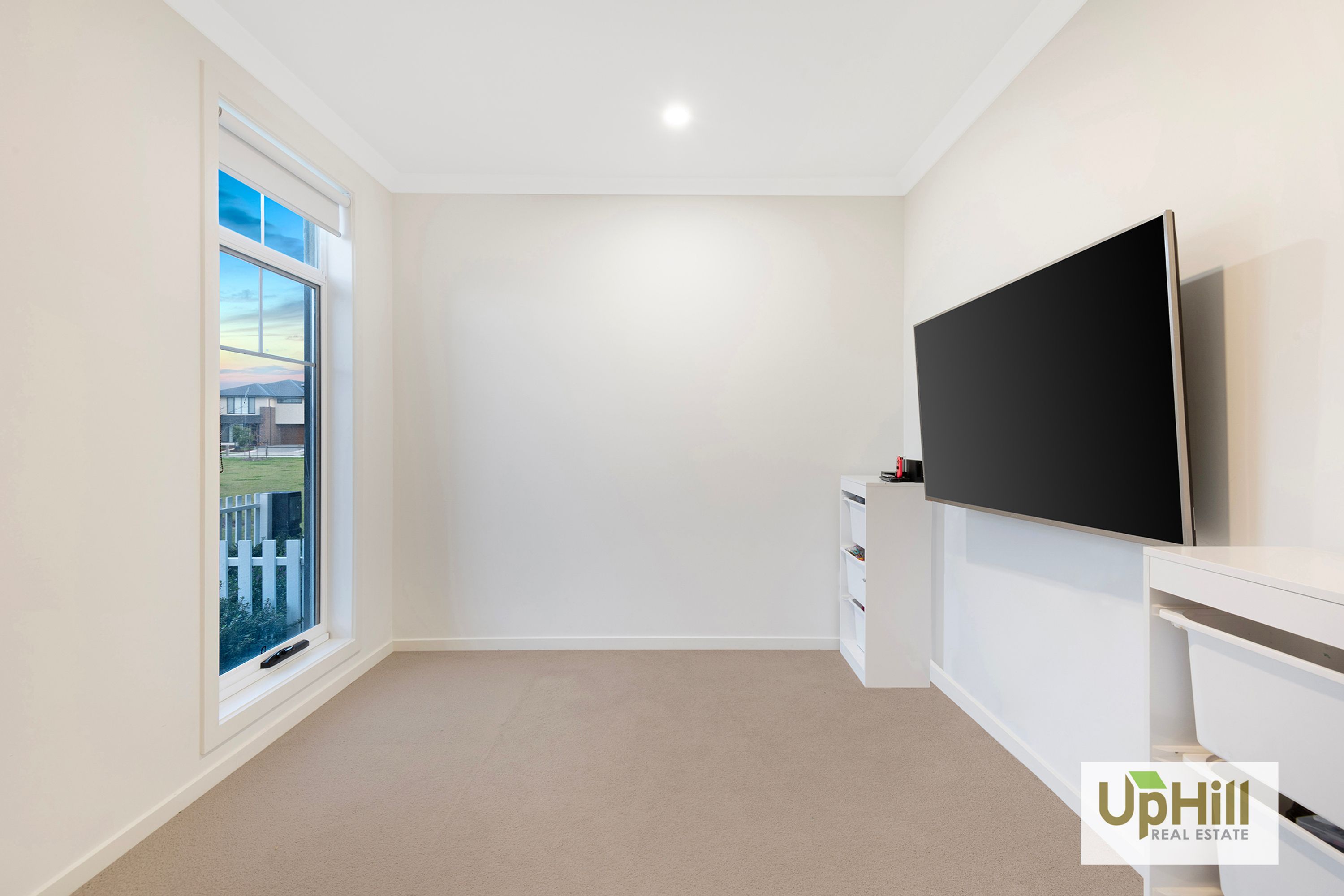 8 Hacienda Lane, Clyde North - Thumbnail 2