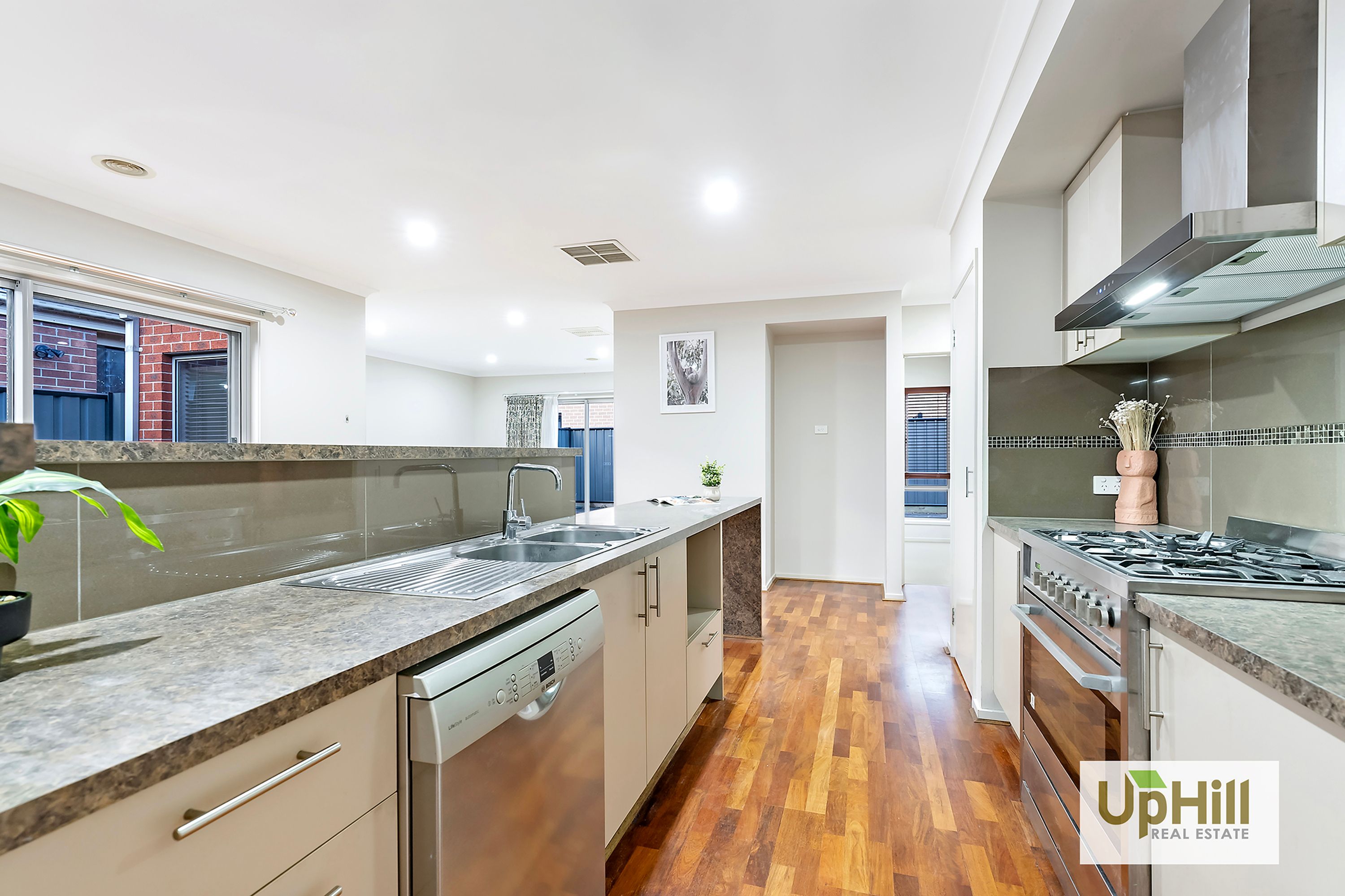 34 Mackillop way, Clyde North - Thumbnail 8