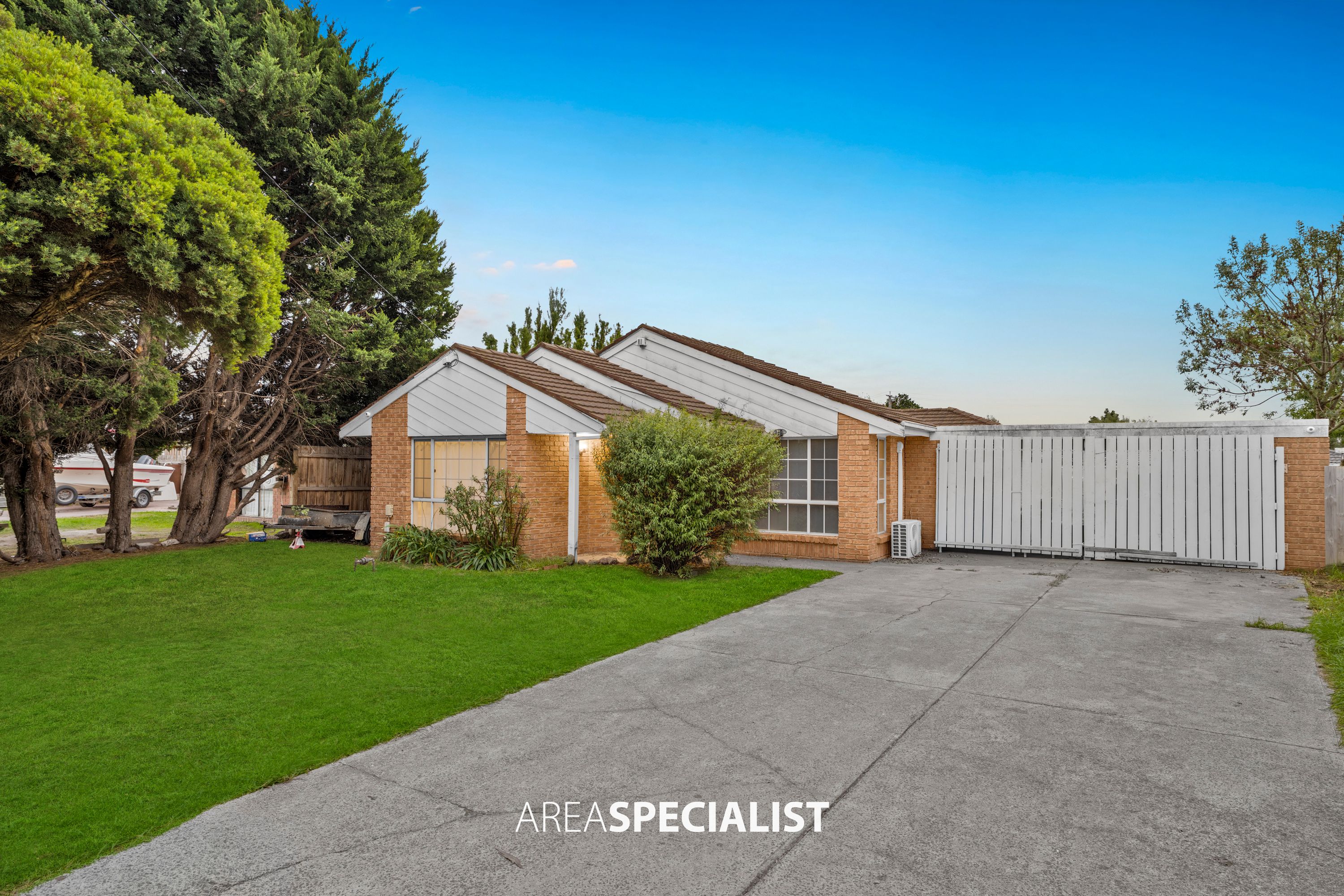 19 Todd Court, Cranbourne West - Image 1