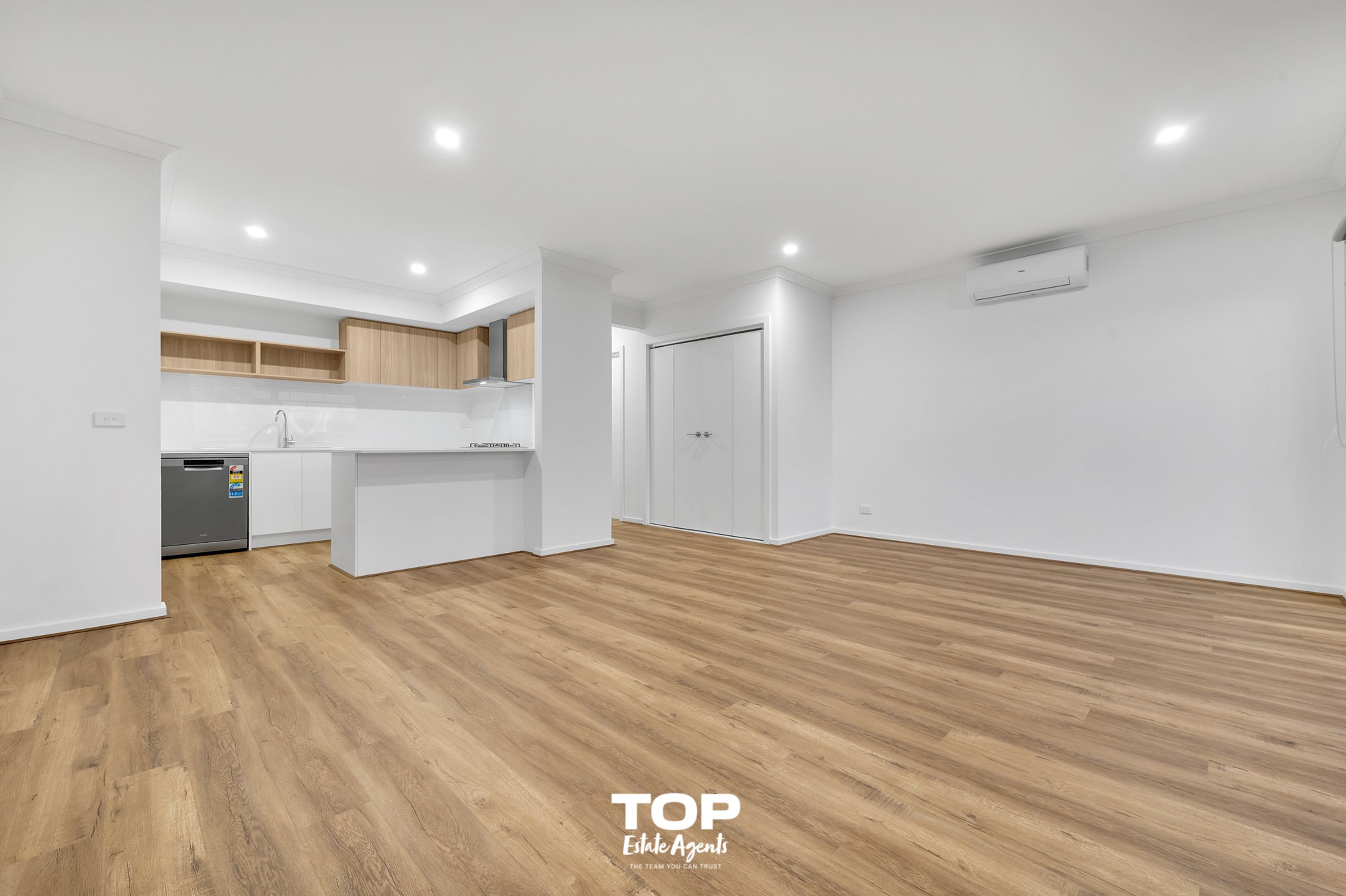 11 Croft Drive, Clyde North - Thumbnail 5