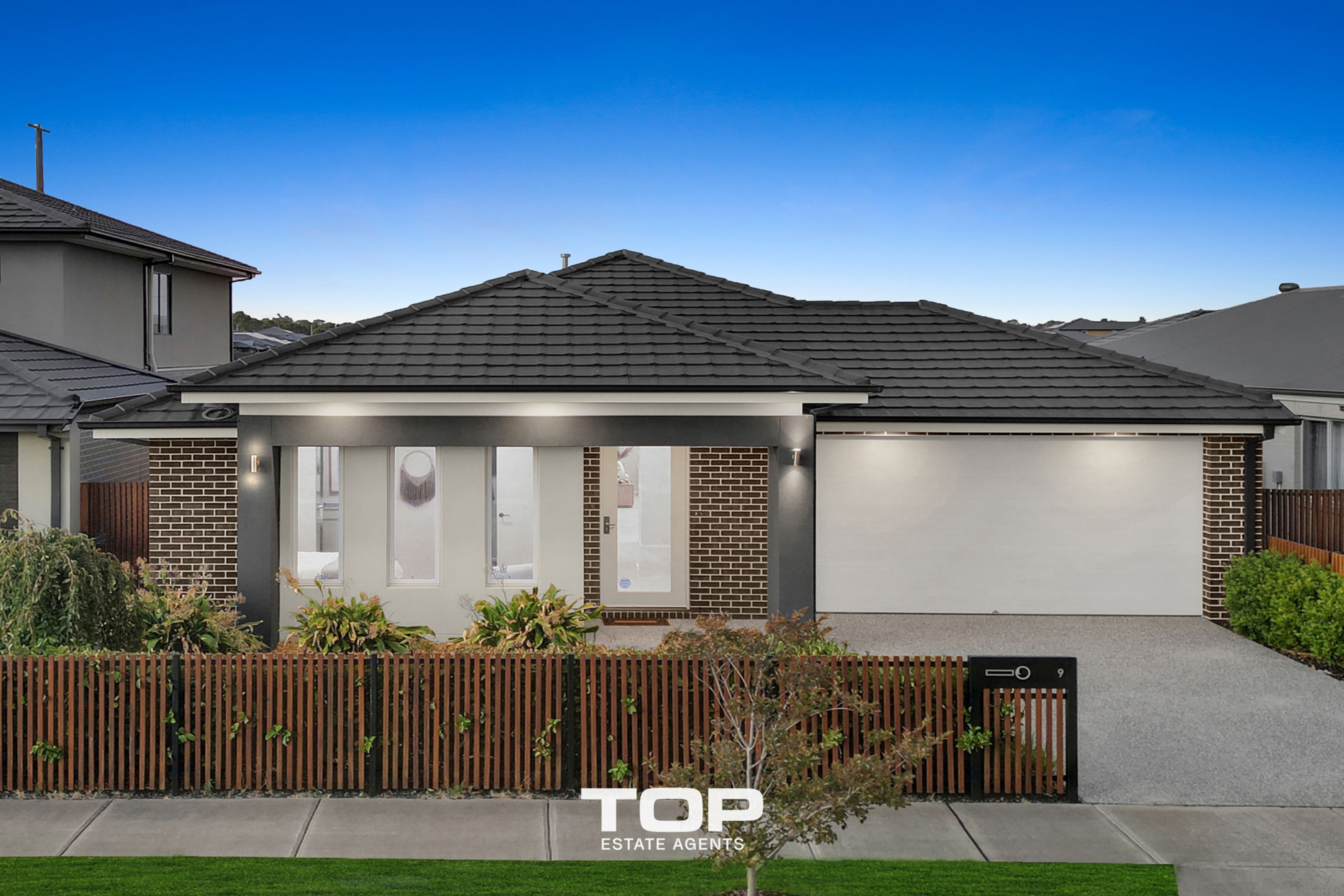 9 Grazing Way, Clyde North - Thumbnail 4