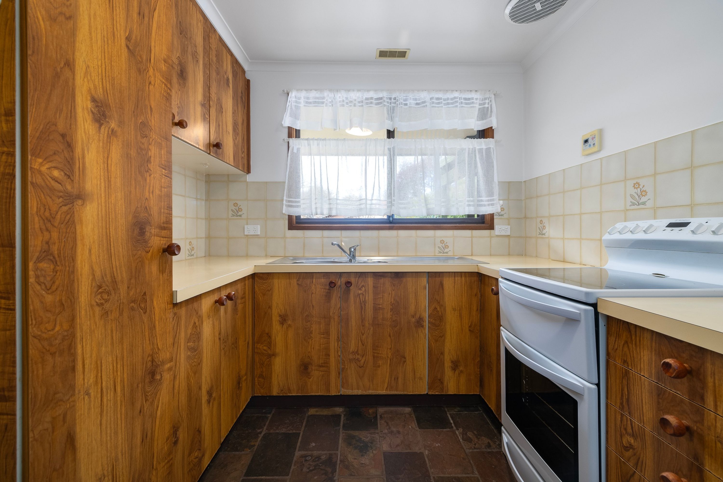 8 Euroka Street, Narrabundah - Thumbnail 5