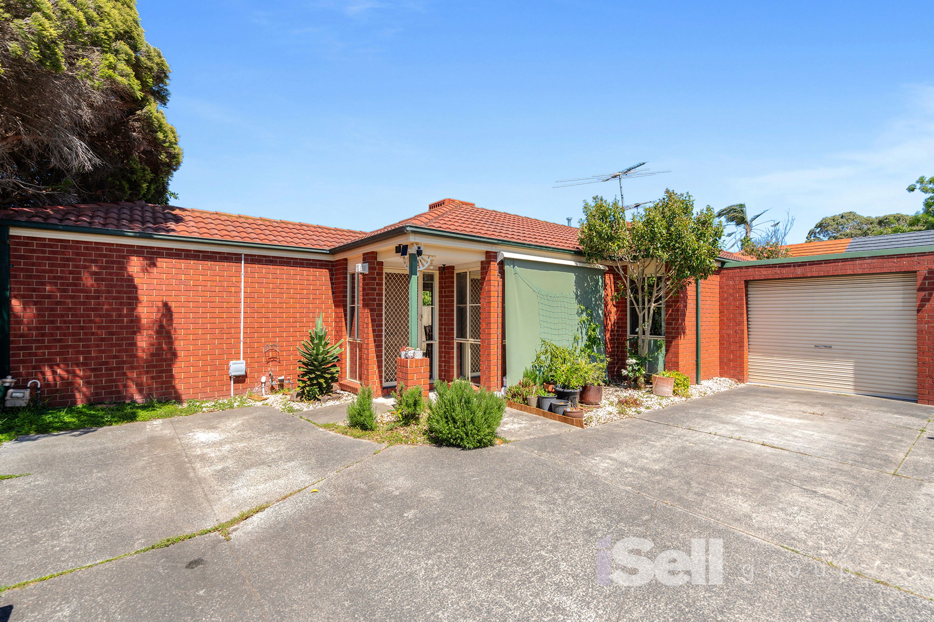 3/6 Bruce Street, Dandenong - Image 1