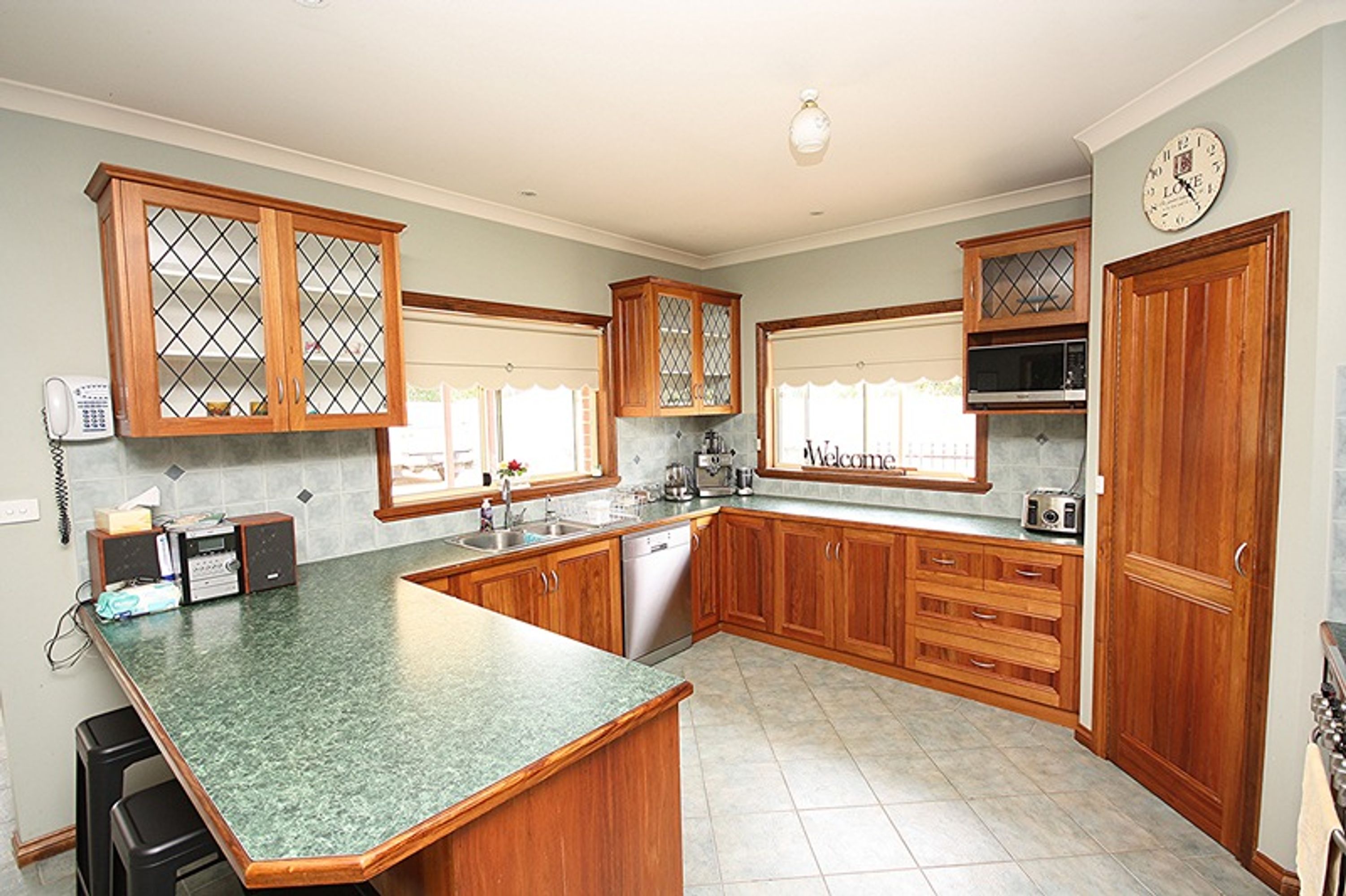 19 Knowles Street, Horsham VIC 3400, Horsham - Thumbnail 2