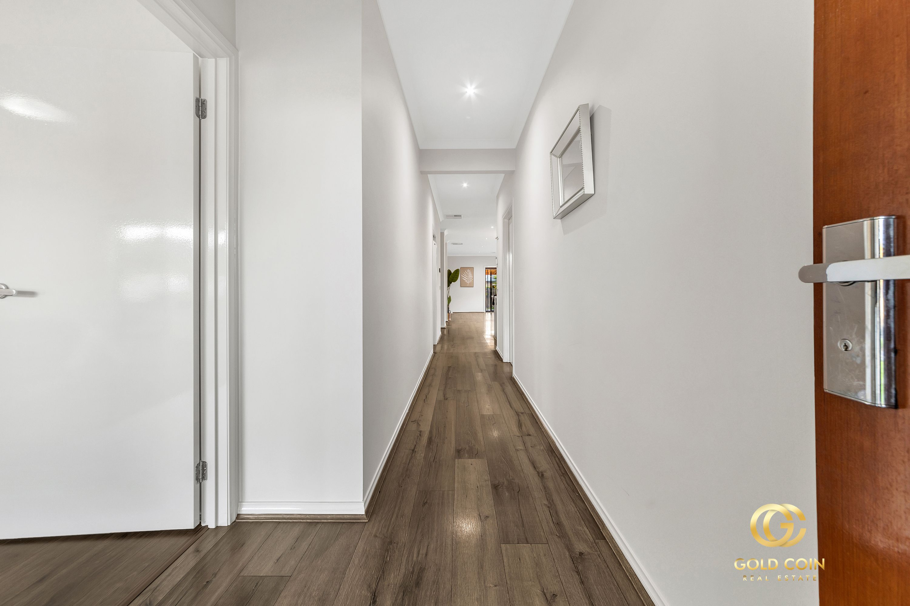 12 SHELBURN WAY, Cranbourne East - Thumbnail 4